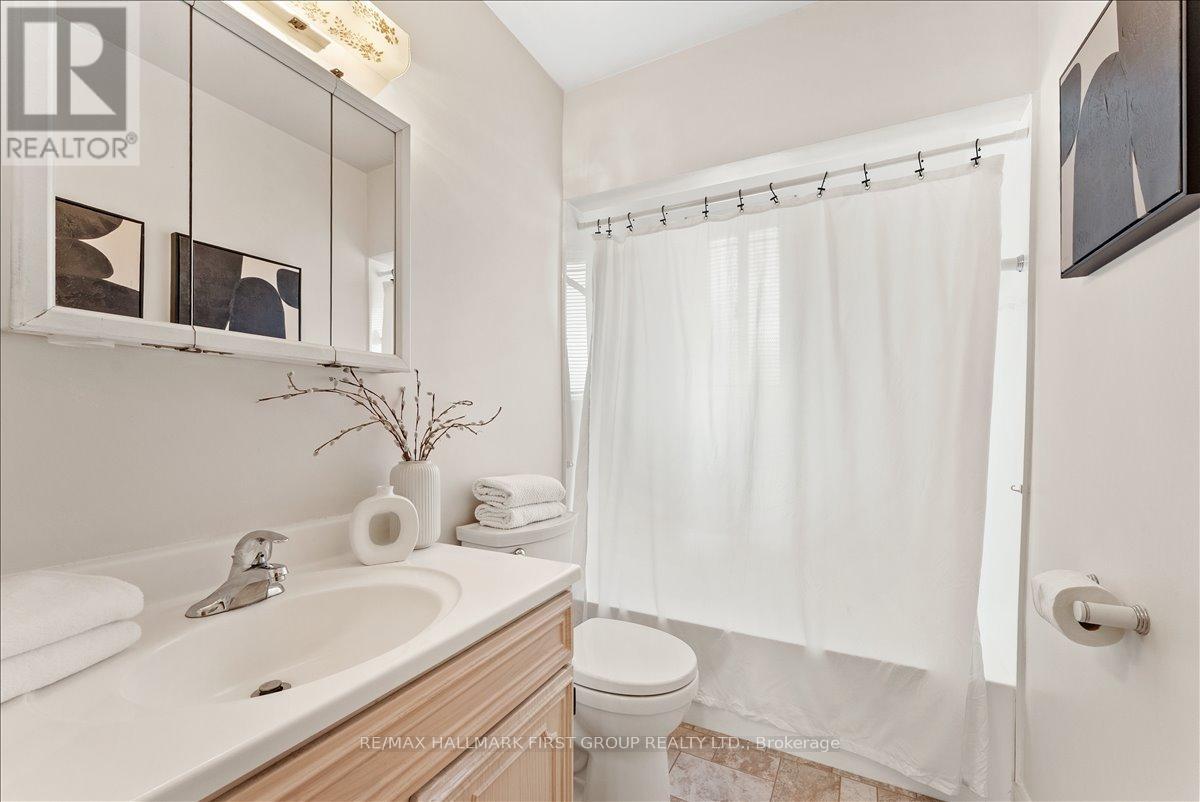 32 Linton Avenue, Ajax, Ontario  L1T 2X6 - Photo 19 - E13000798