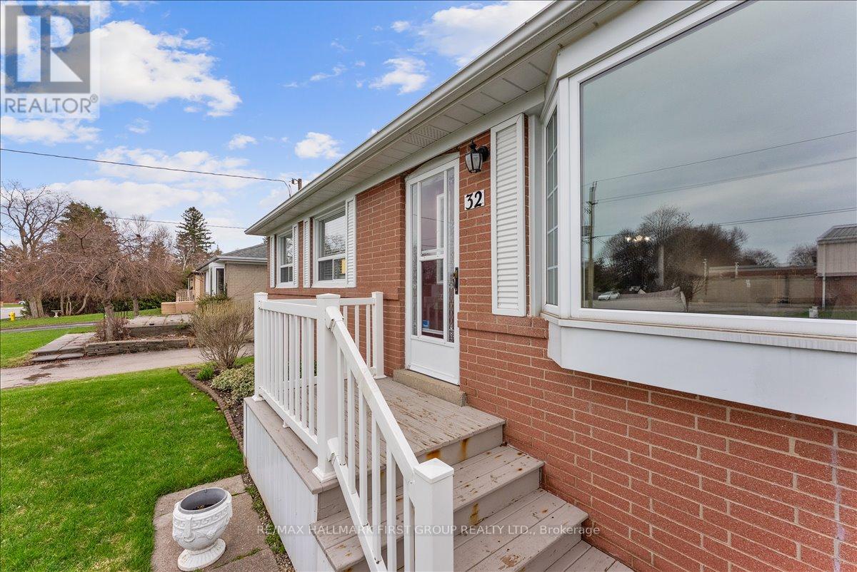 32 Linton Avenue, Ajax, Ontario  L1T 2X6 - Photo 3 - E13000798