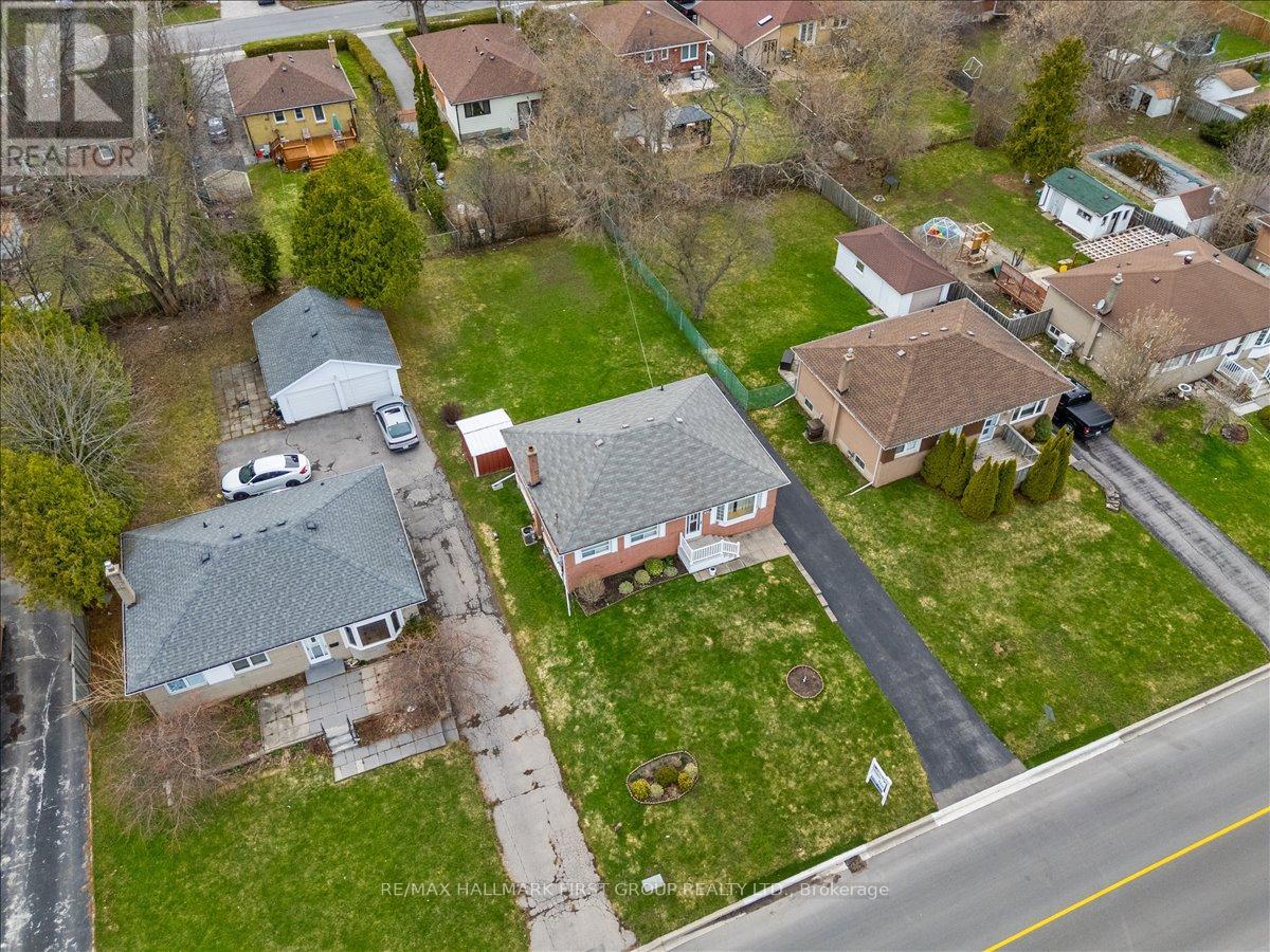 32 Linton Avenue, Ajax, Ontario  L1T 2X6 - Photo 4 - E13000798