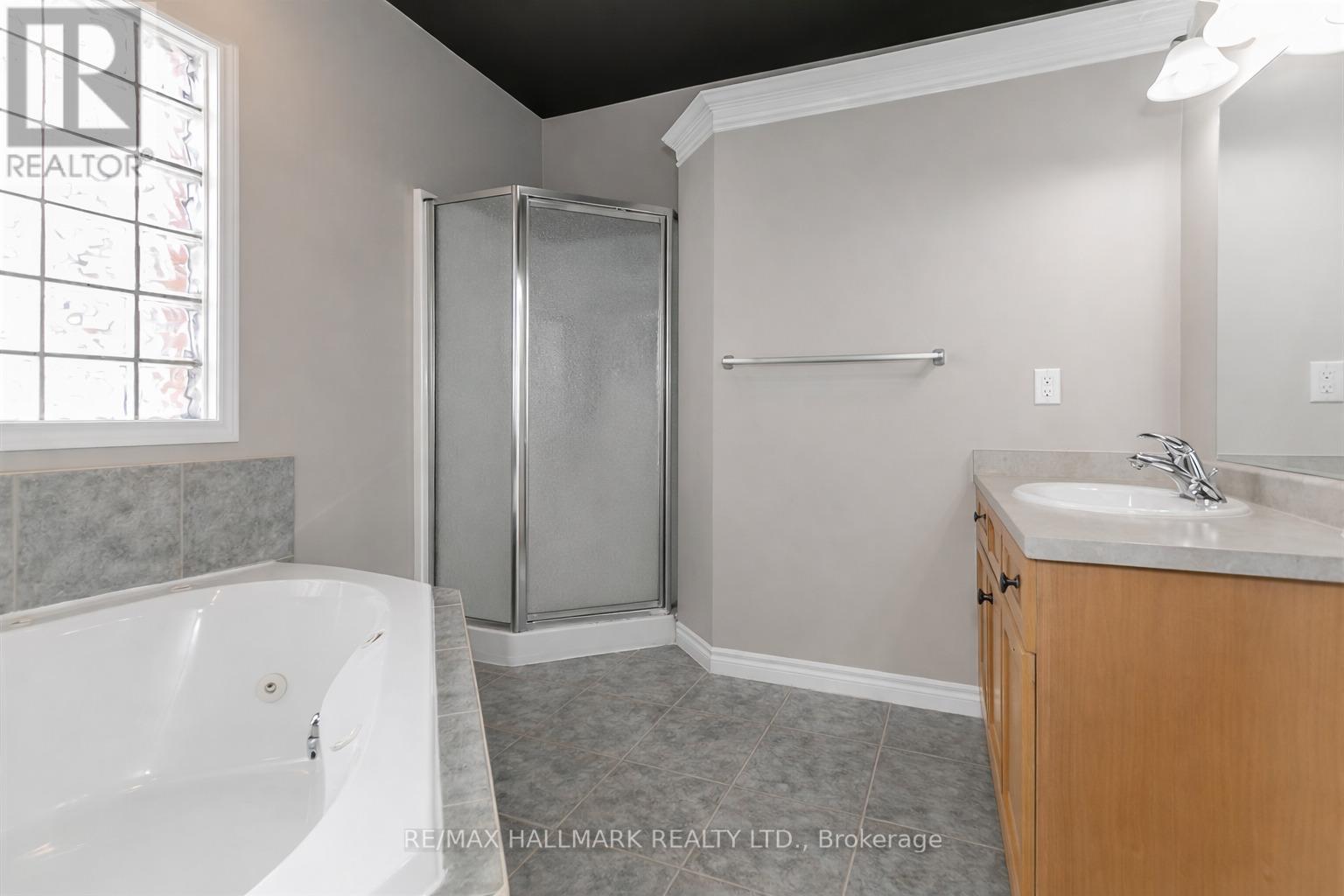 29 Wildwood Trail, Barrie, Ontario  L4N 7Z4 - Photo 6 - S12992054