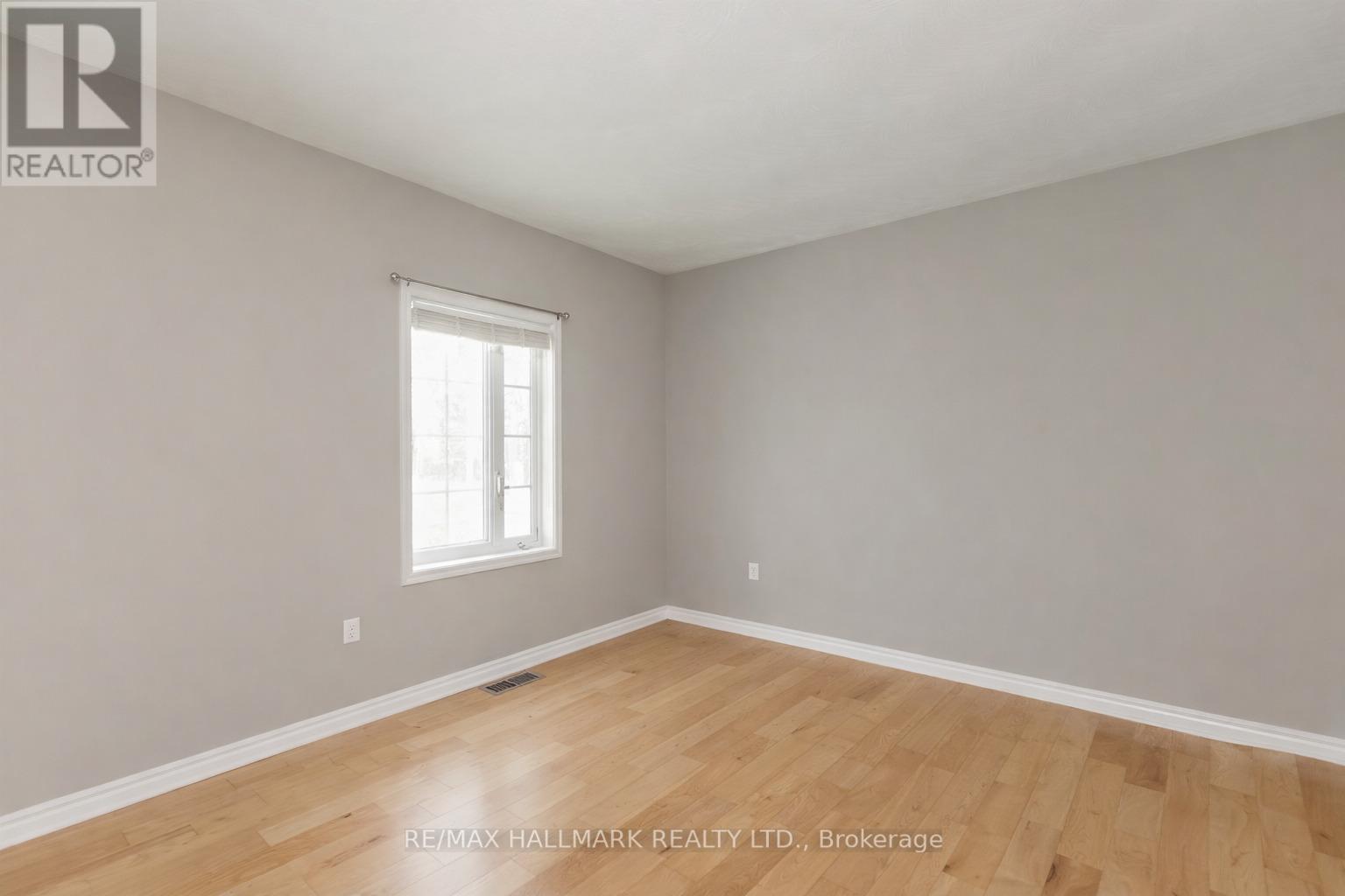 29 Wildwood Trail, Barrie, Ontario  L4N 7Z4 - Photo 4 - S12992054