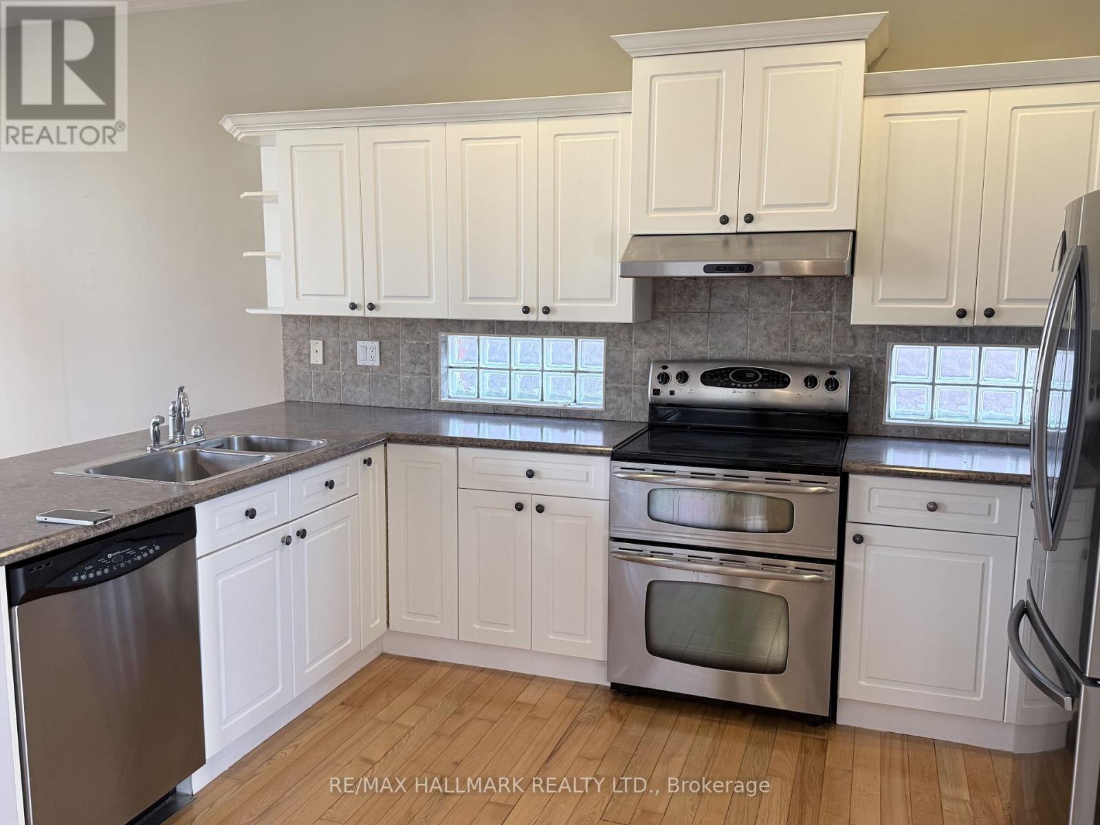 29 Wildwood Trail, Barrie, Ontario  L4N 7Z4 - Photo 2 - S12992054