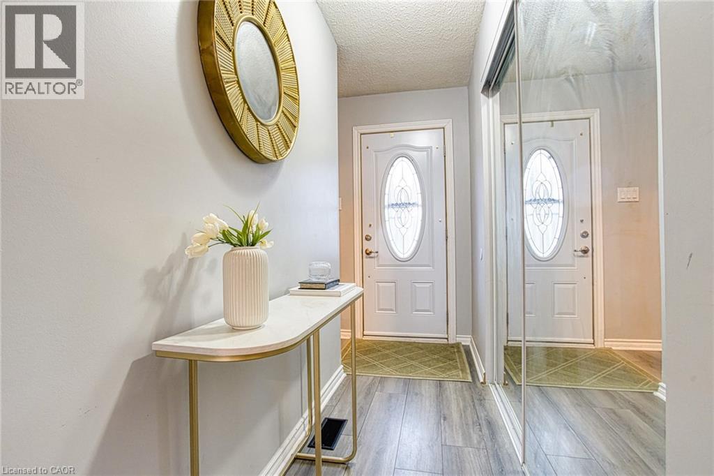 202 Golden Orchard Drive, Hamilton, Ontario L9C 6J7 - Photo 4 - 40820802