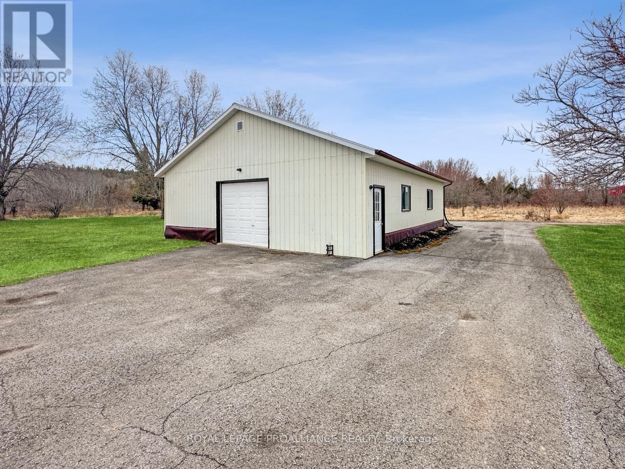 305 Valley Road, Prince Edward County, Ontario  K0K 1A0 - Photo 4 - X13000678