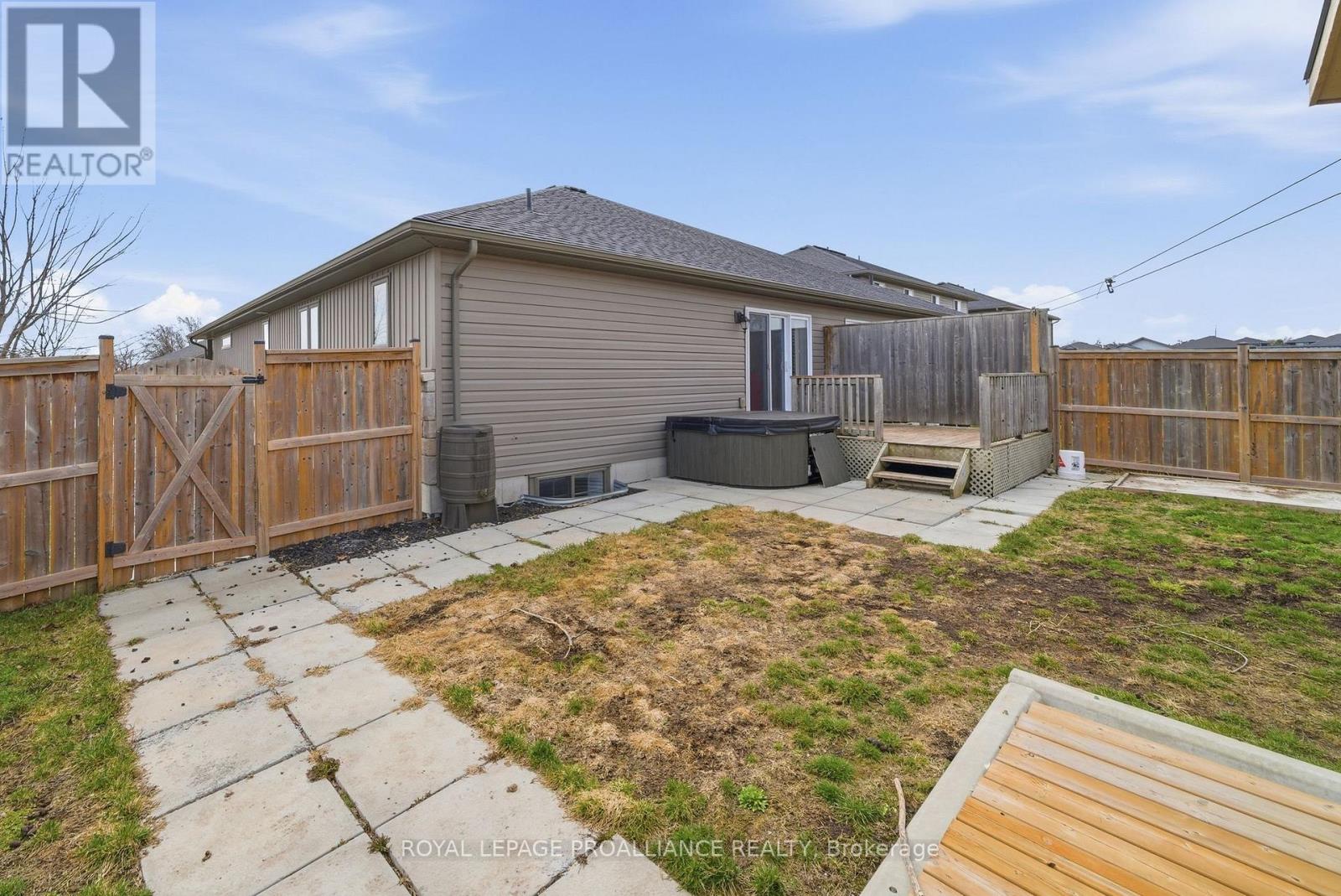 14 Cobblestone Street, Belleville, Ontario  K8P 0E4 - Photo 34 - X13000792