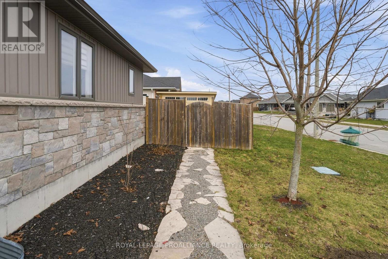 14 Cobblestone Street, Belleville, Ontario  K8P 0E4 - Photo 36 - X13000792