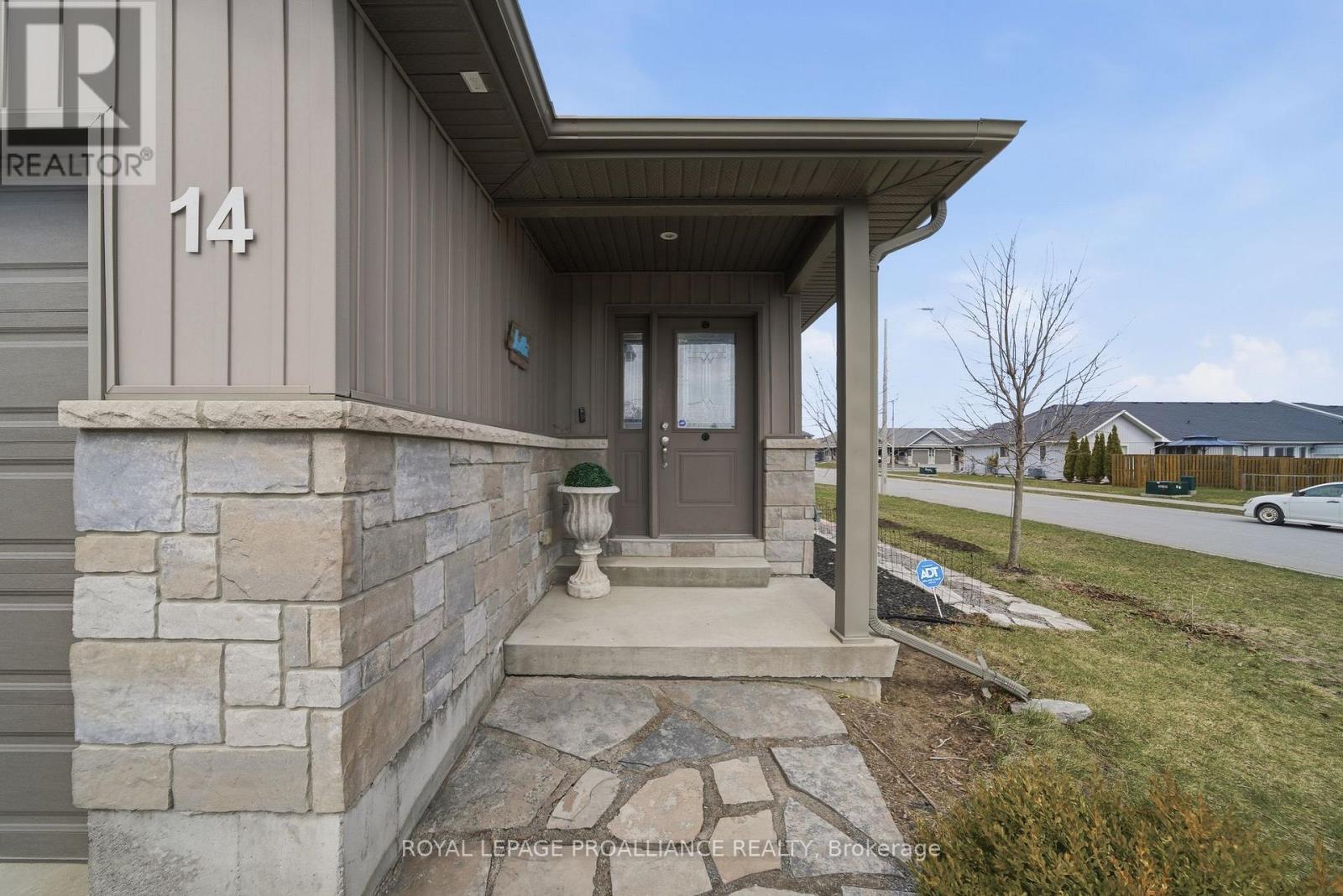 14 Cobblestone Street, Belleville, Ontario  K8P 0E4 - Photo 4 - X13000792