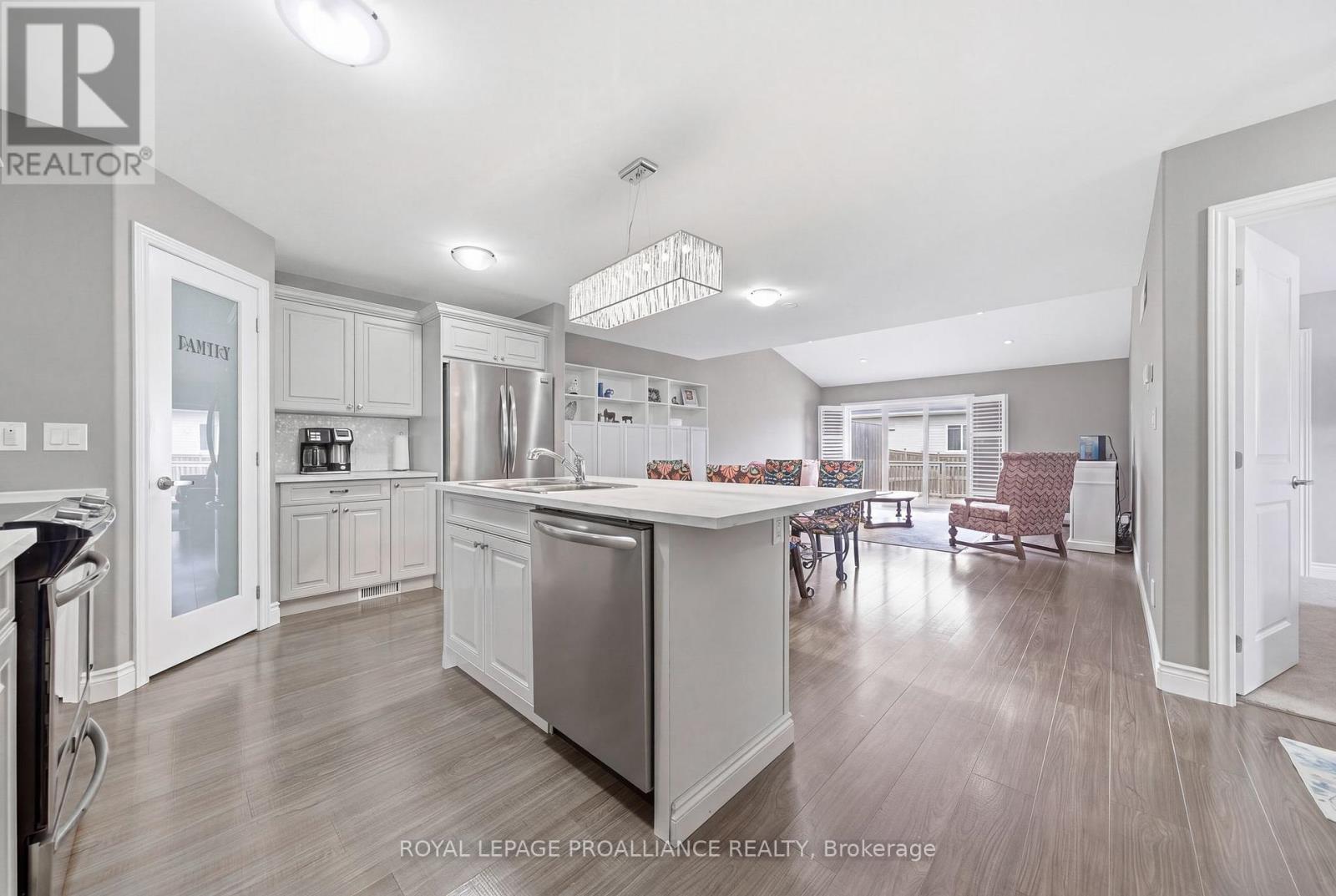 14 Cobblestone Street, Belleville, Ontario  K8P 0E4 - Photo 7 - X13000792