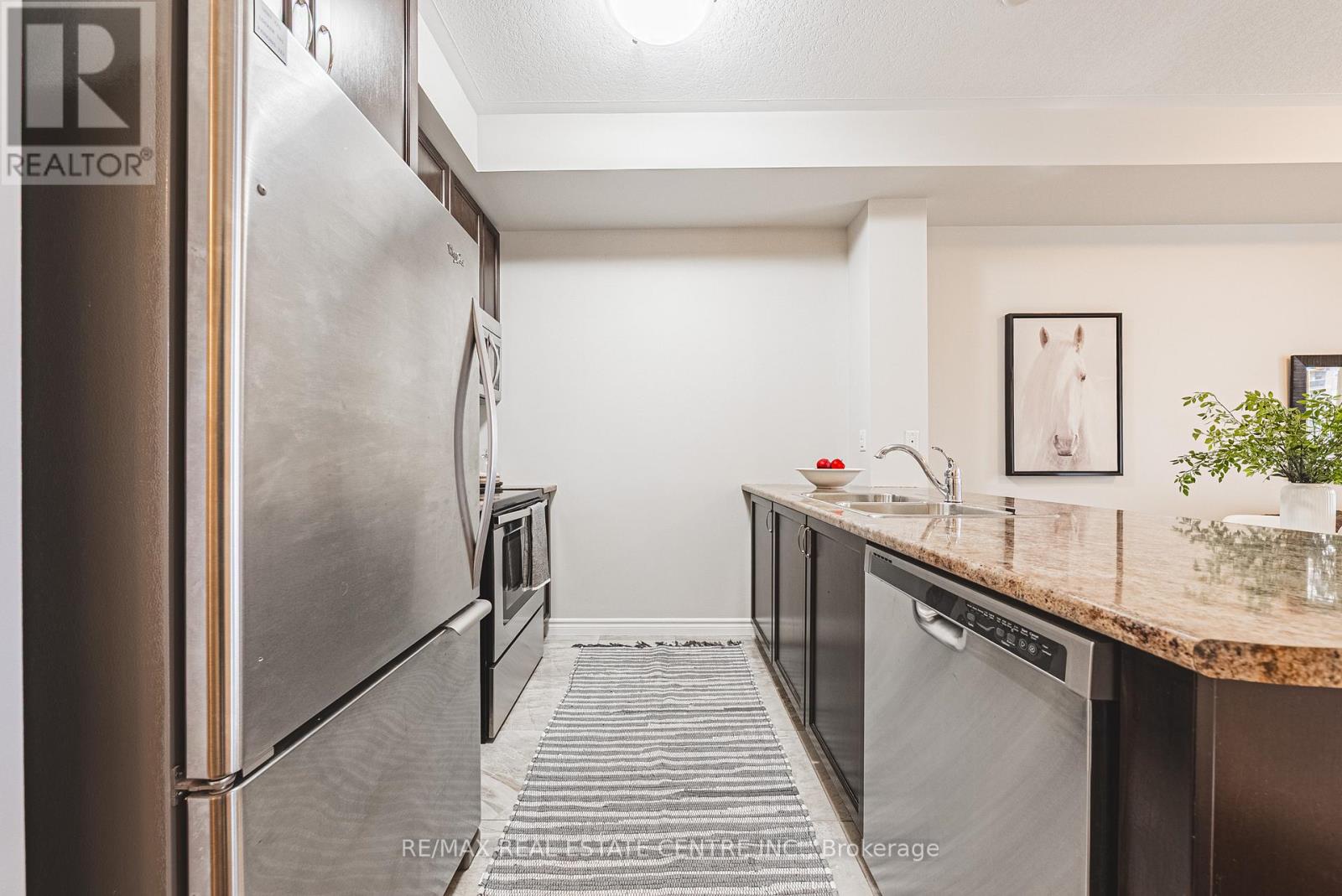 221 - 35 Southshore Crescent, Hamilton, Ontario  L8E 0J2 - Photo 6 - X12836054