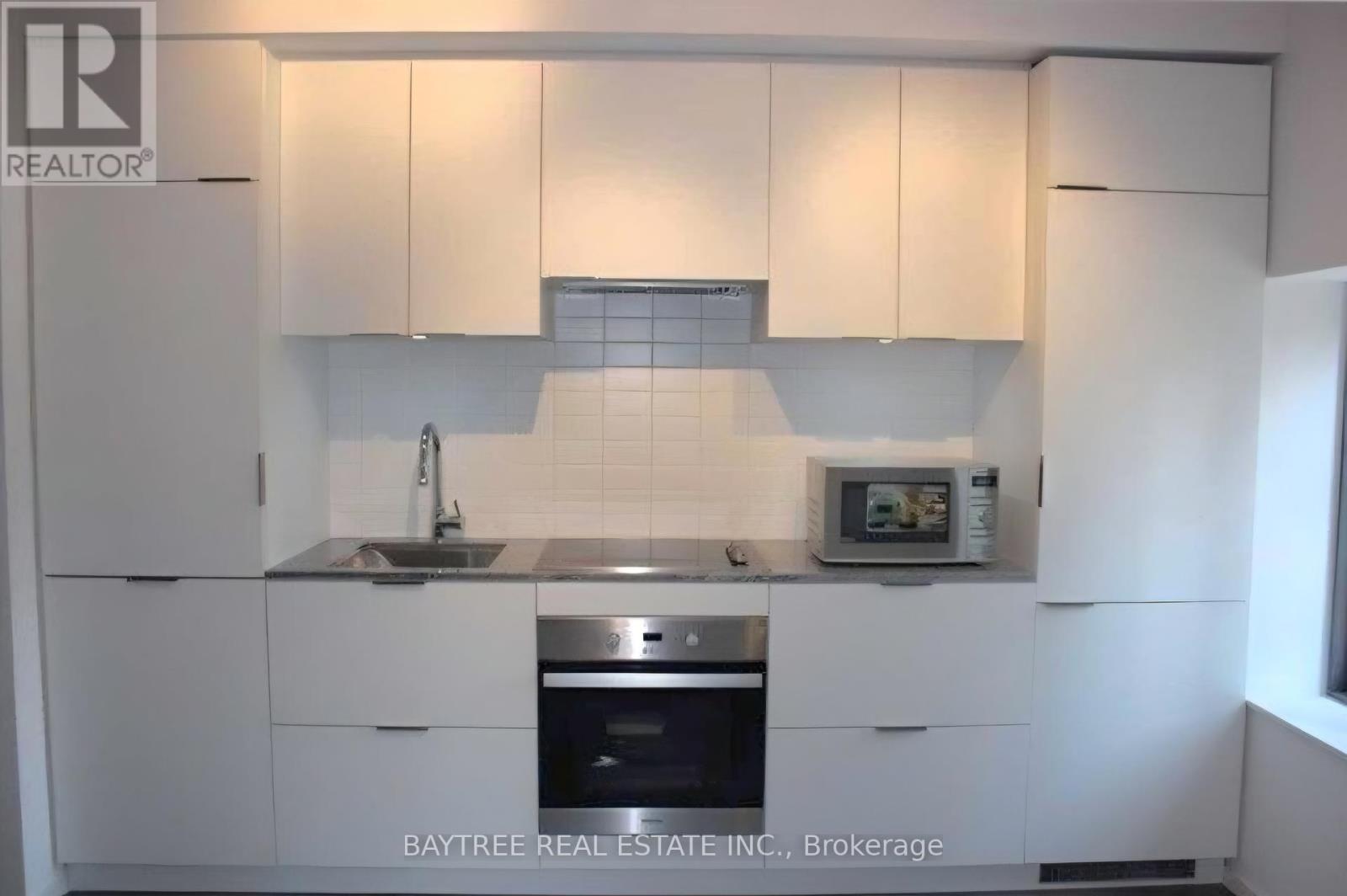 303 - 5 ST JOSEPH STREET