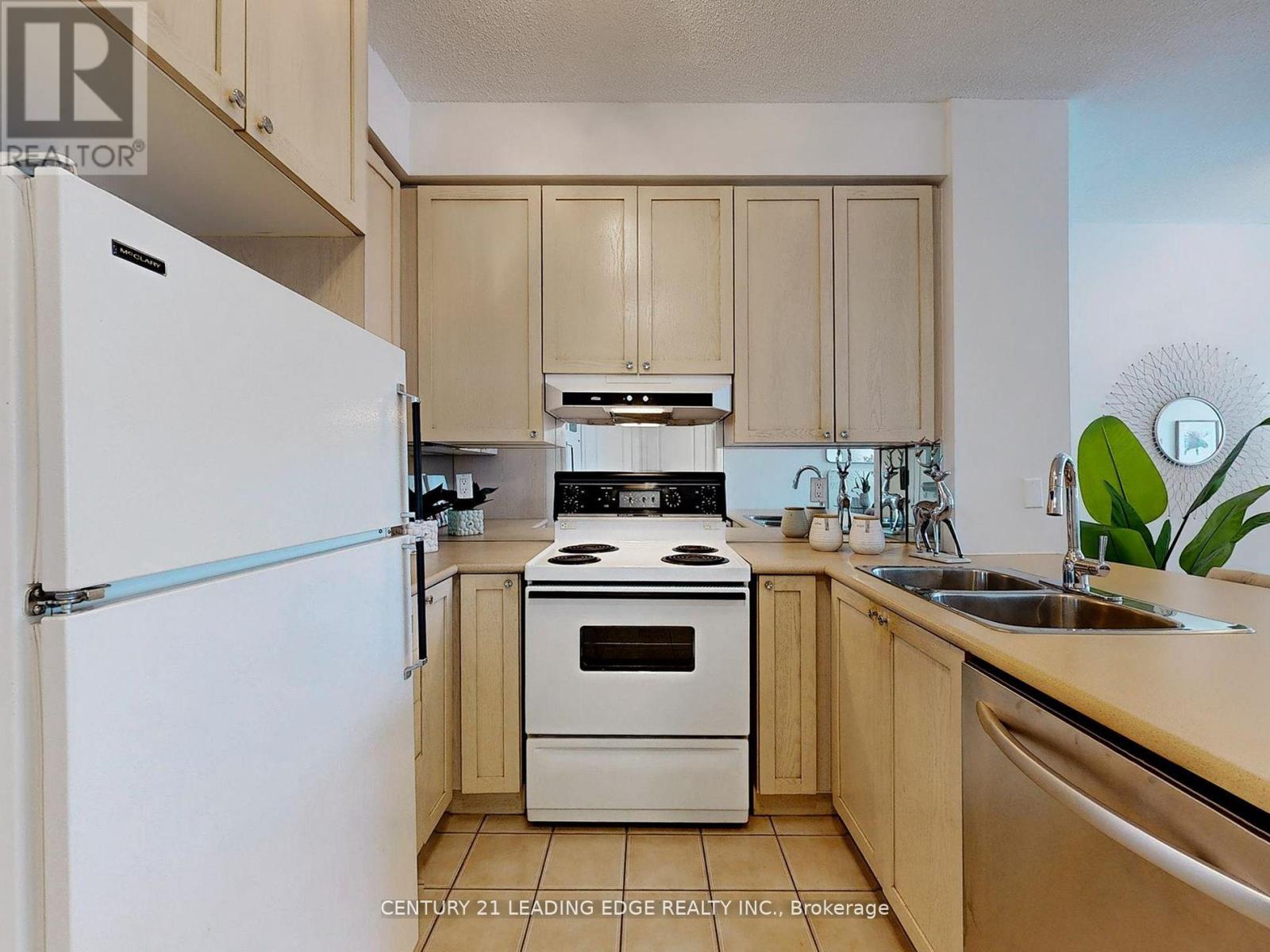 602 - 555 Yonge Street, Toronto, Ontario  M4Y 3A6 - Photo 13 - C13000650