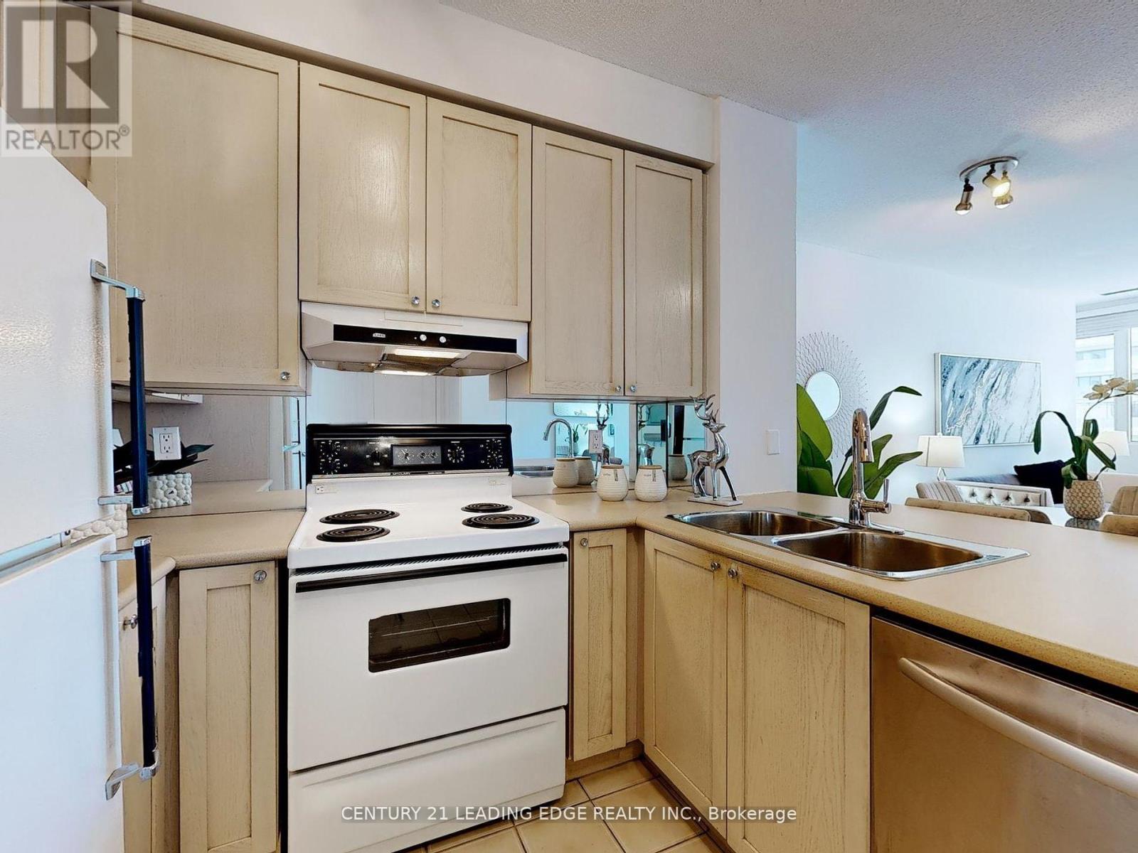 602 - 555 Yonge Street, Toronto, Ontario  M4Y 3A6 - Photo 14 - C13000650