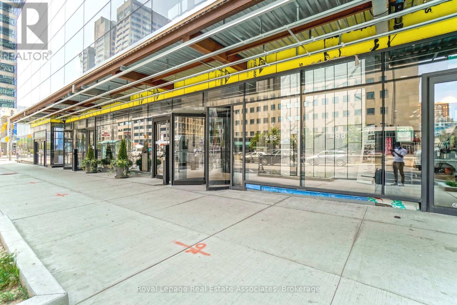 2302 - 488 University Avenue, Toronto, Ontario  M5G 0C1 - Photo 2 - C13000770