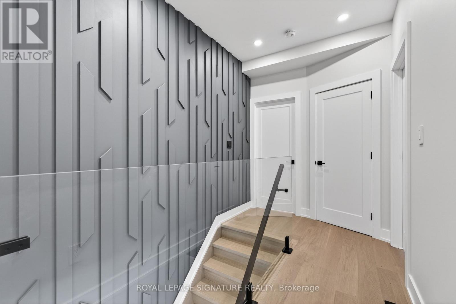 87 Wiley Avenue, Toronto, Ontario  M4J 3W5 - Photo 20 - E13000752