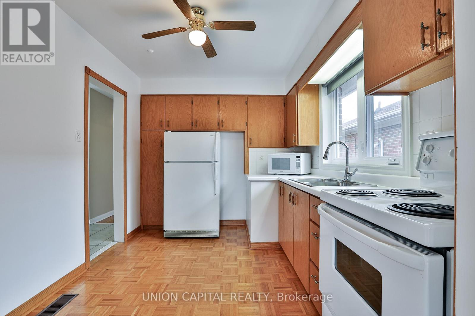 12 Anola Place, Toronto, Ontario  M1K 4W7 - Photo 15 - E13000822