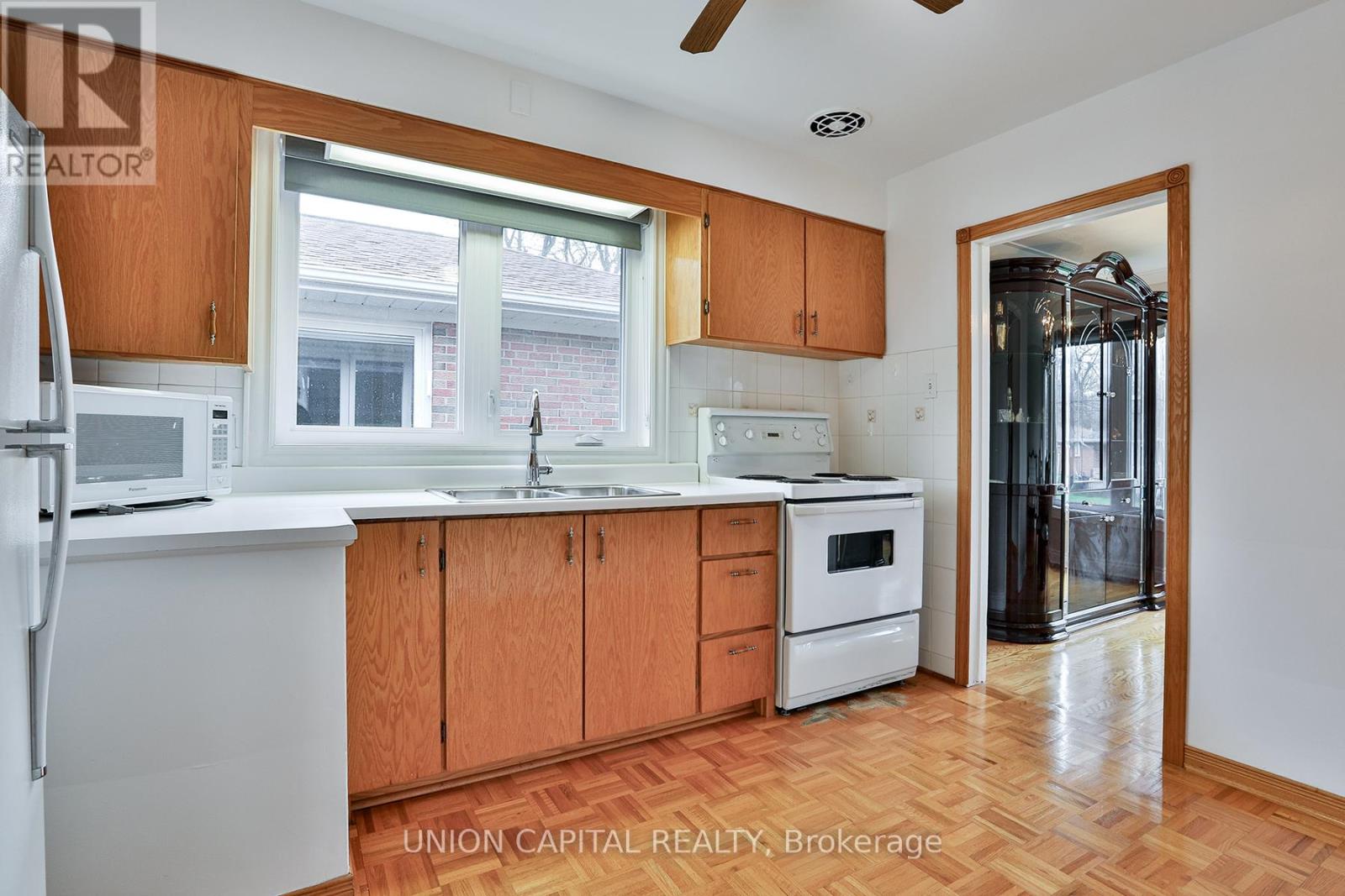 12 Anola Place, Toronto, Ontario  M1K 4W7 - Photo 17 - E13000822