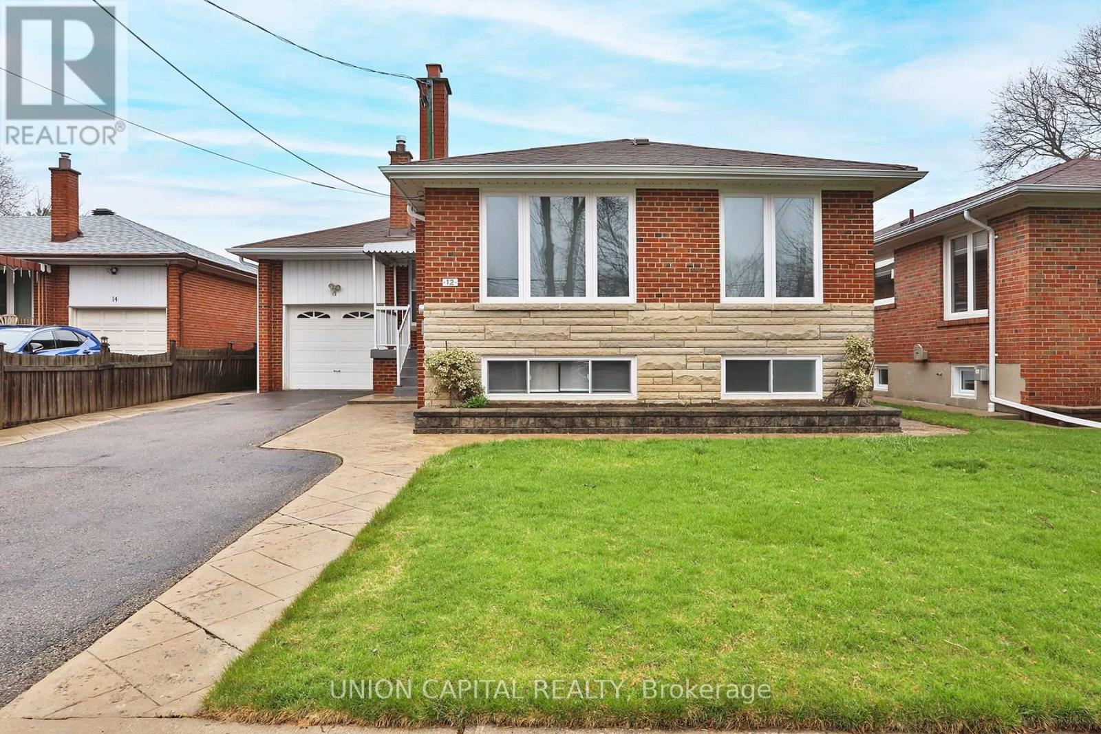 12 Anola Place, Toronto, Ontario  M1K 4W7 - Photo 2 - E13000822