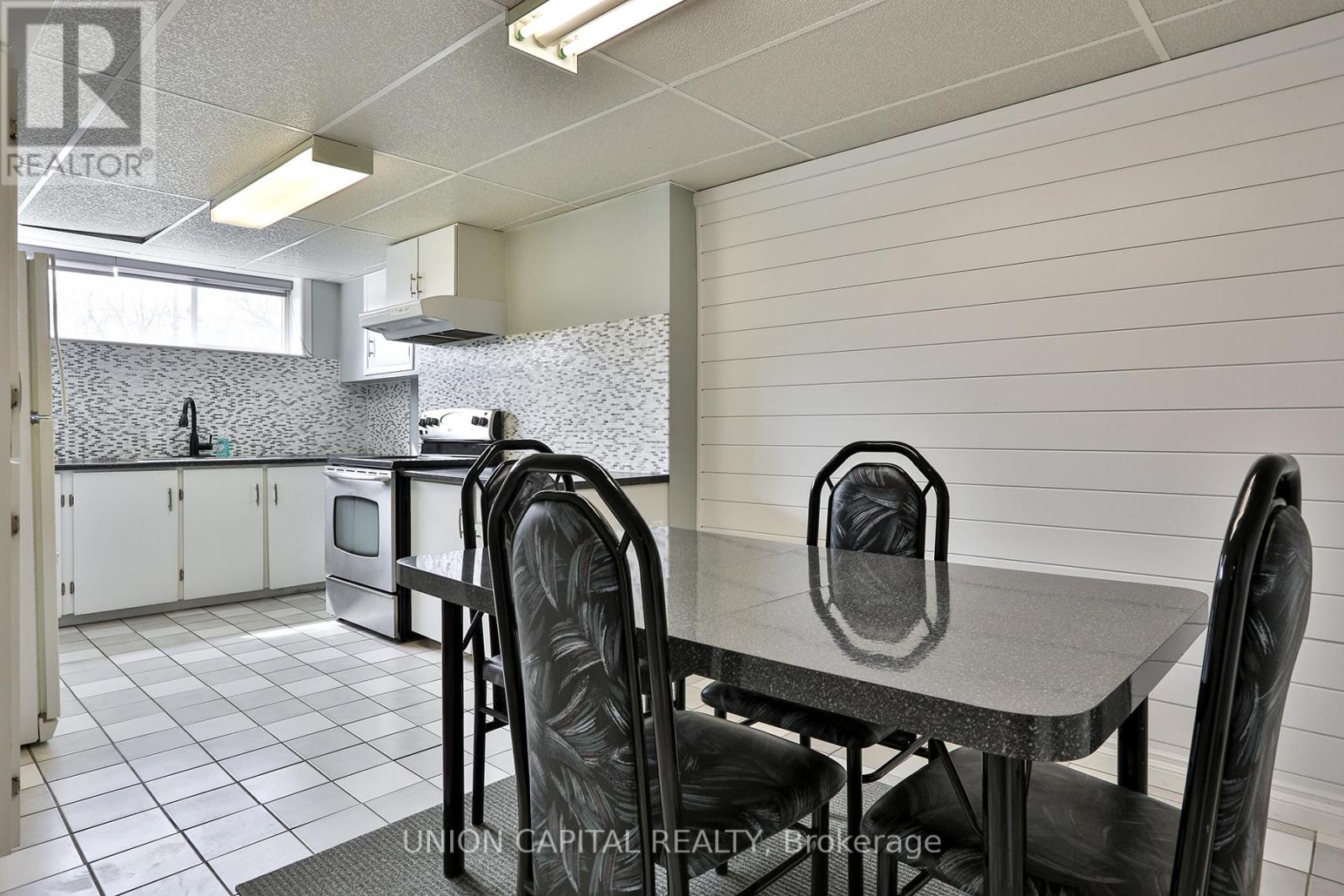 12 Anola Place, Toronto, Ontario  M1K 4W7 - Photo 25 - E13000822