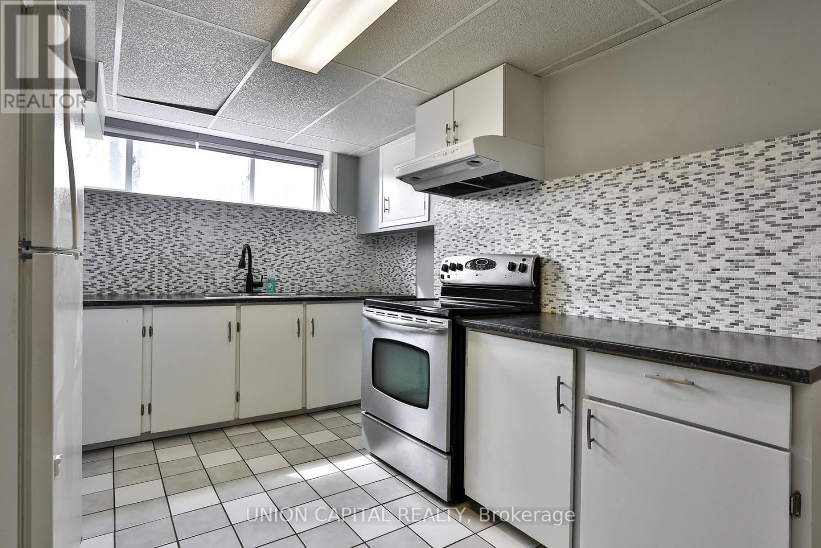 12 Anola Place, Toronto, Ontario  M1K 4W7 - Photo 27 - E13000822