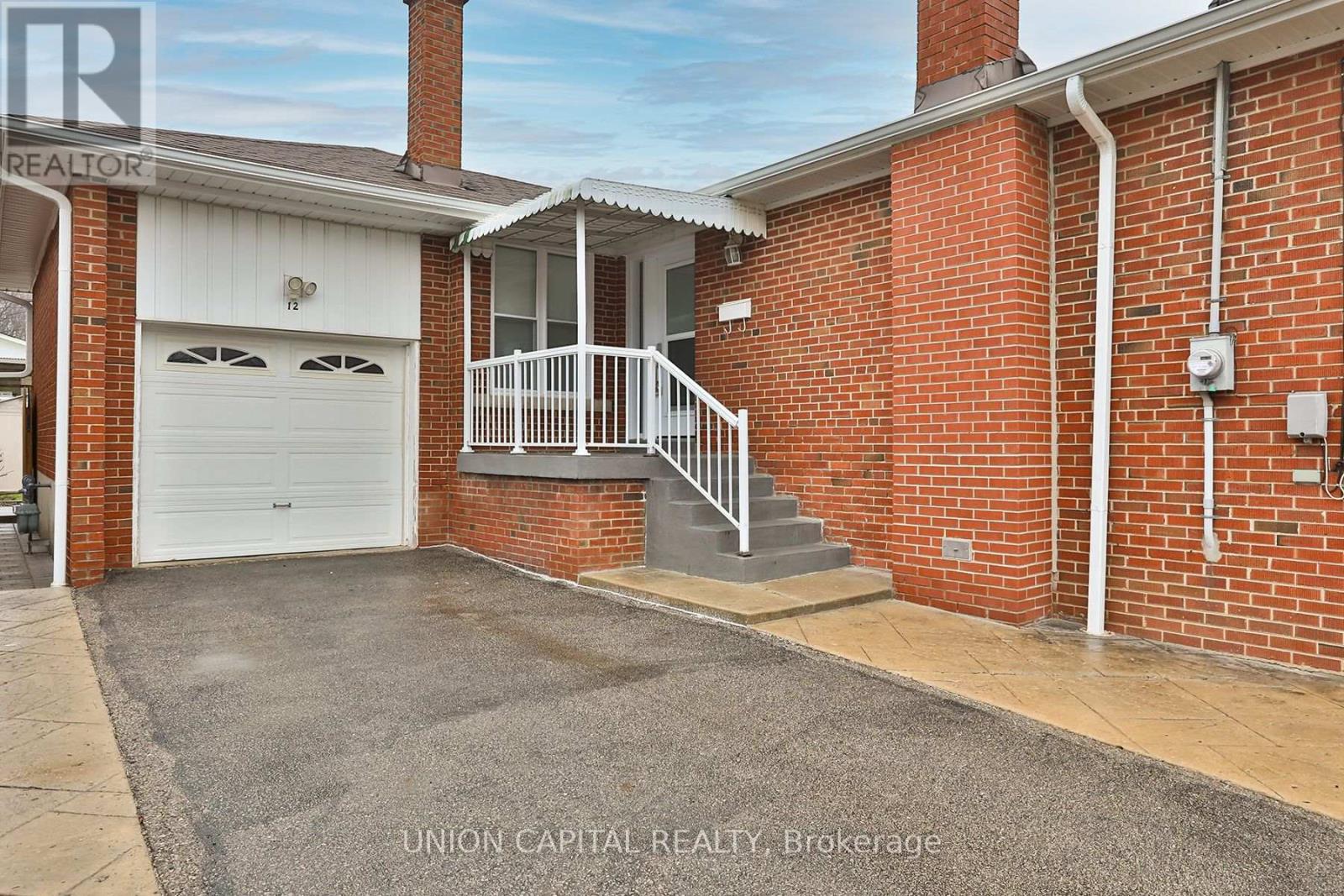 12 Anola Place, Toronto, Ontario  M1K 4W7 - Photo 3 - E13000822