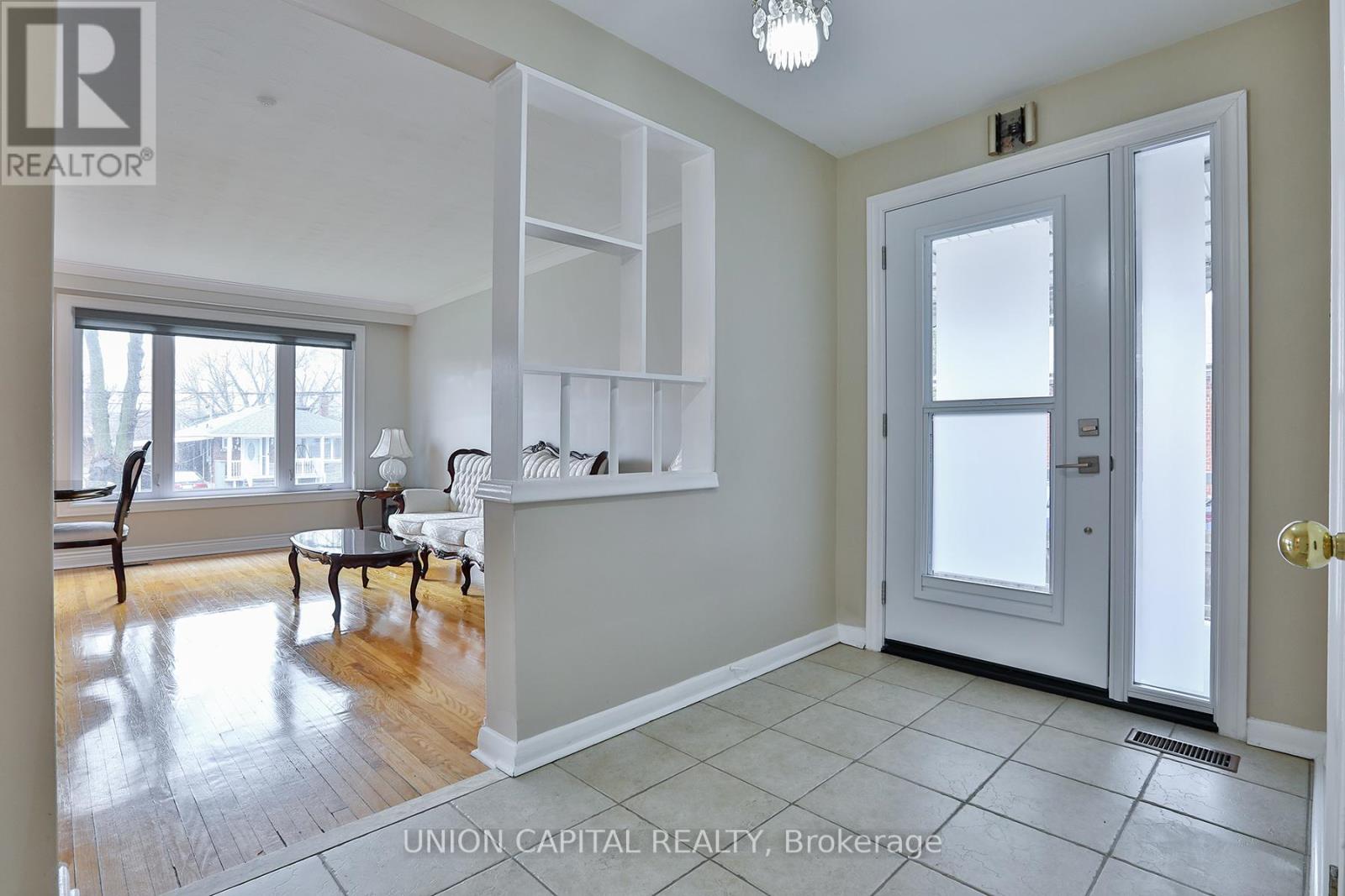 12 Anola Place, Toronto, Ontario  M1K 4W7 - Photo 4 - E13000822