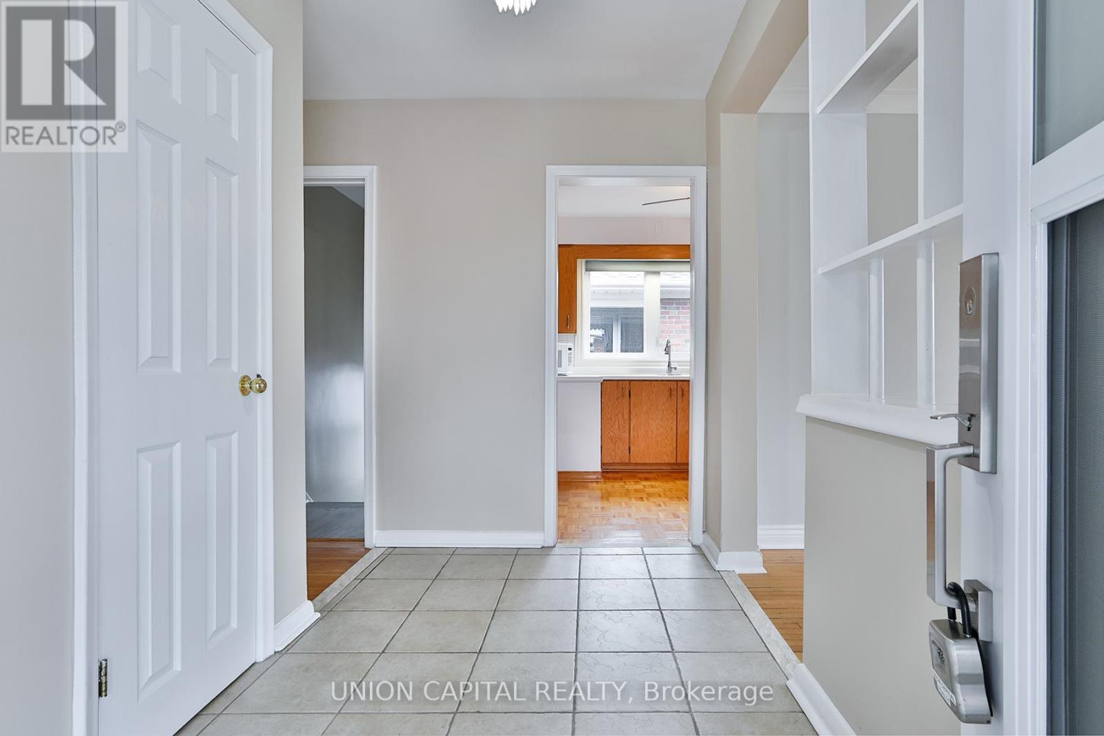 12 Anola Place, Toronto, Ontario  M1K 4W7 - Photo 5 - E13000822