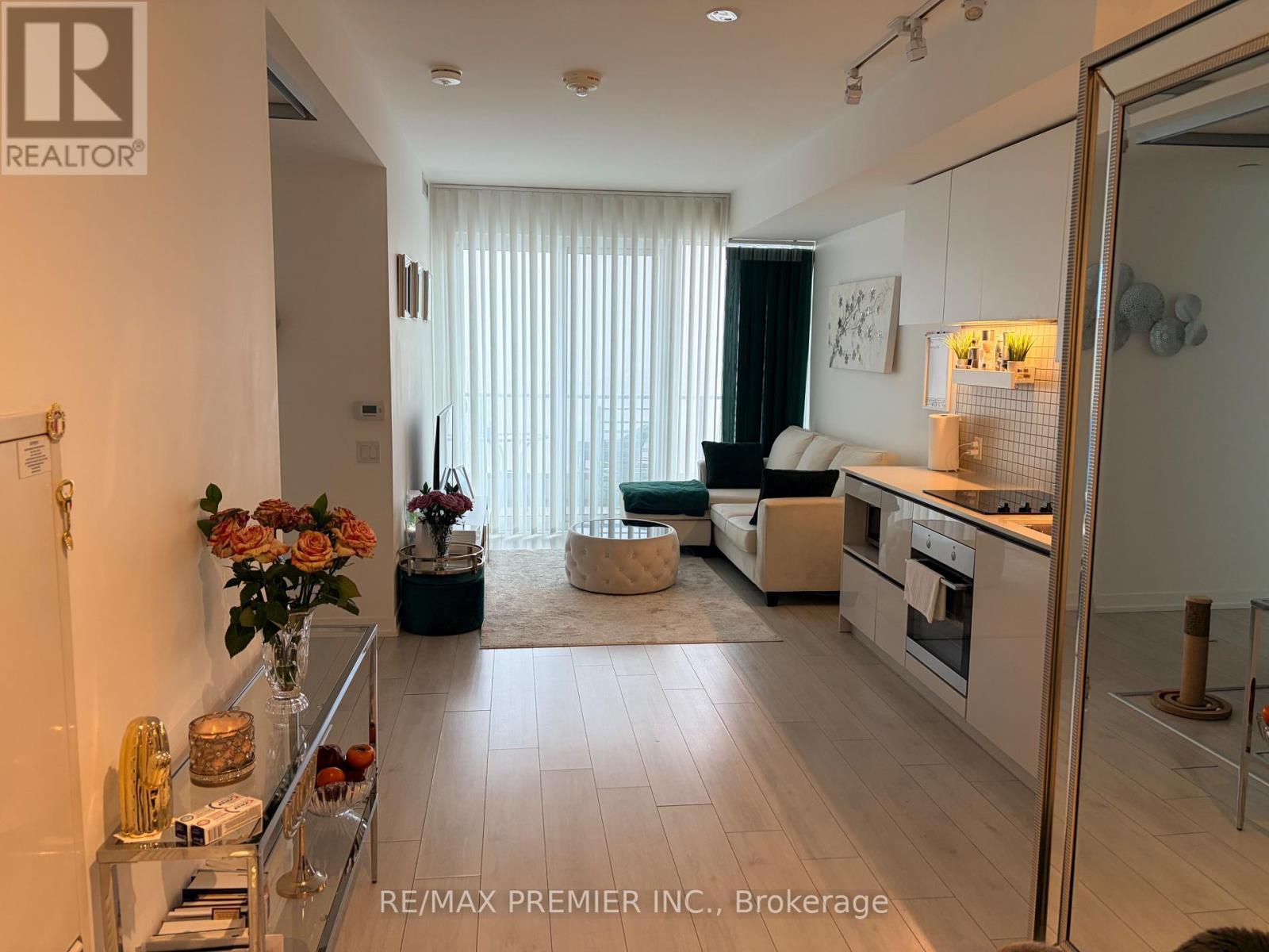 2701 - 898 Portage Parkway, Vaughan, Ontario  L4K 2M7 - Photo 2 - N13000616