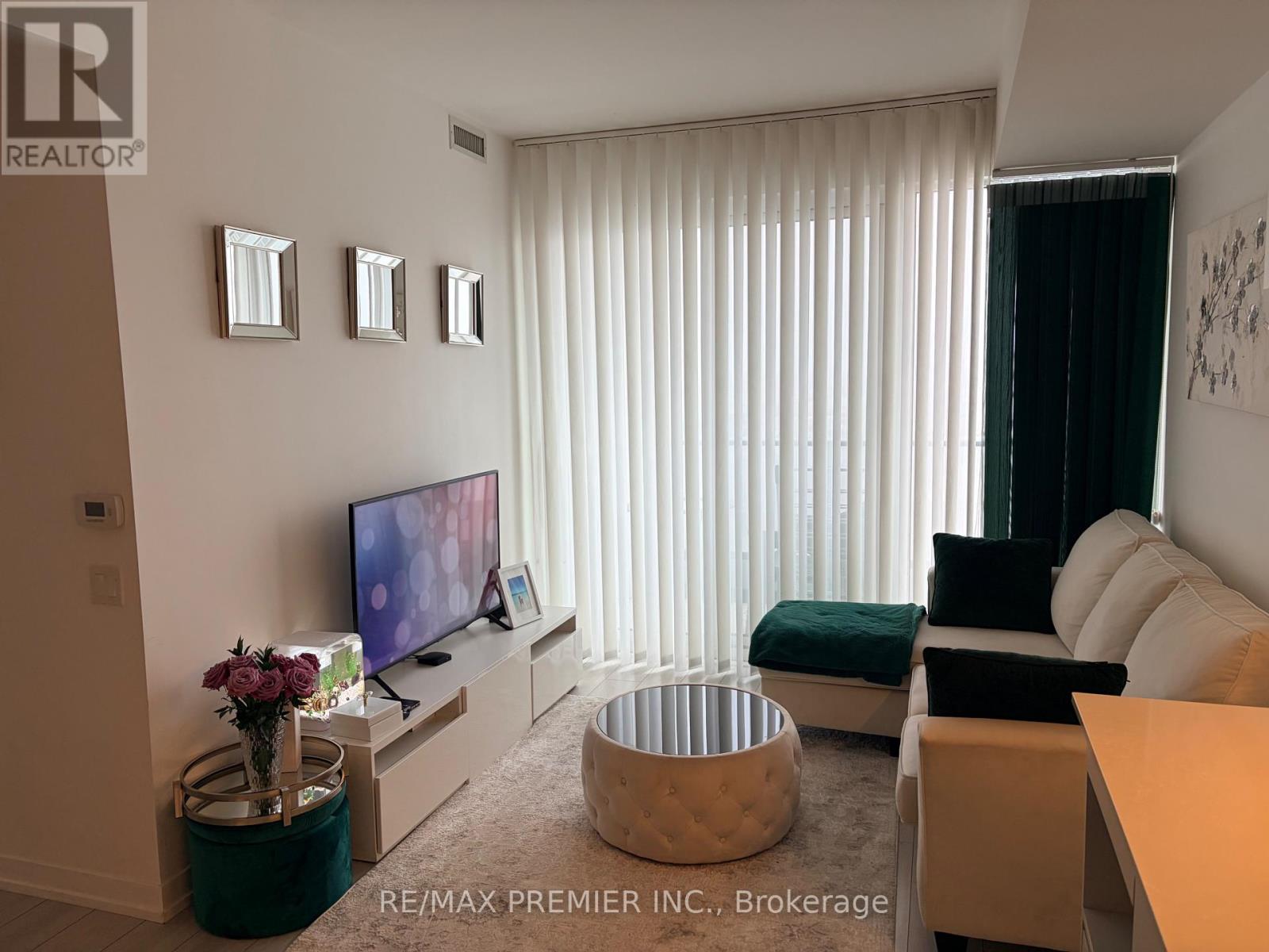 2701 - 898 Portage Parkway, Vaughan, Ontario  L4K 2M7 - Photo 4 - N13000616