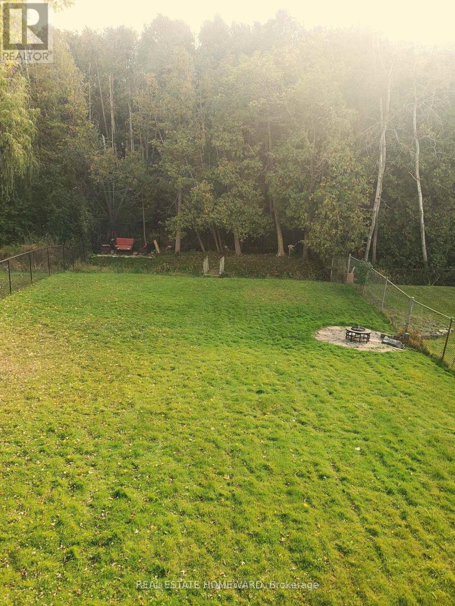 Master Bedroom - 932 Elgin Street, Newmarket (Huron Heights-Leslie Valley), Ontario  L3Y 3C1 - Photo 3 - N13000624