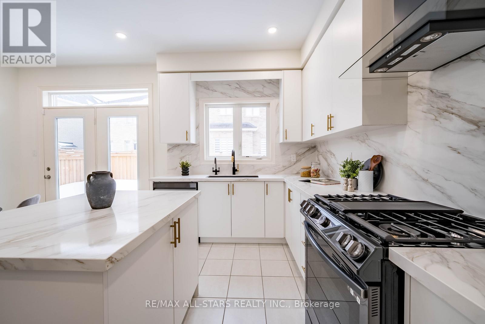 214 Fallharvest Way, Whitchurch-Stouffville, Ontario  L4A 5C2 - Photo 12 - N13000738