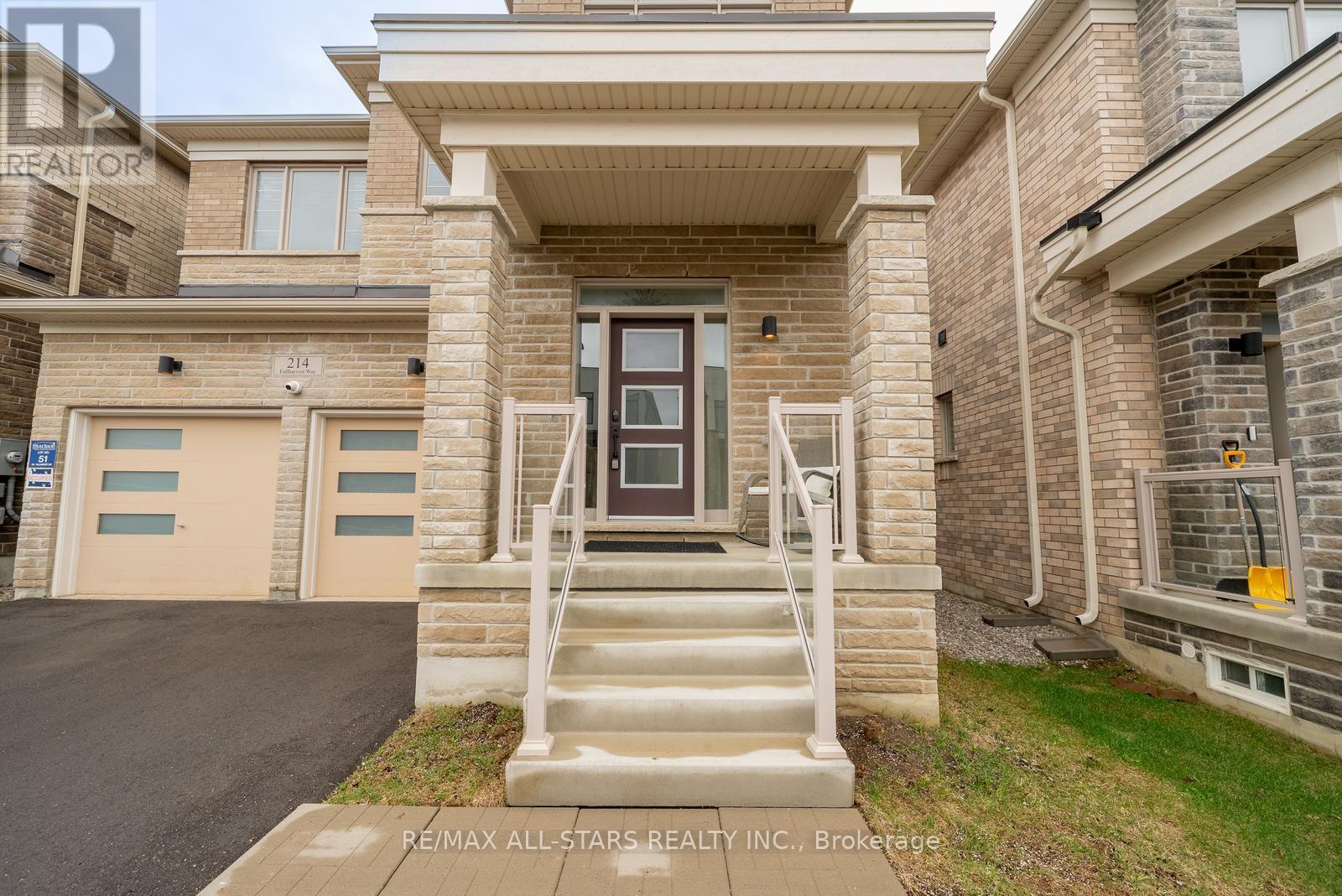 214 Fallharvest Way, Whitchurch-Stouffville, Ontario  L4A 5C2 - Photo 3 - N13000738