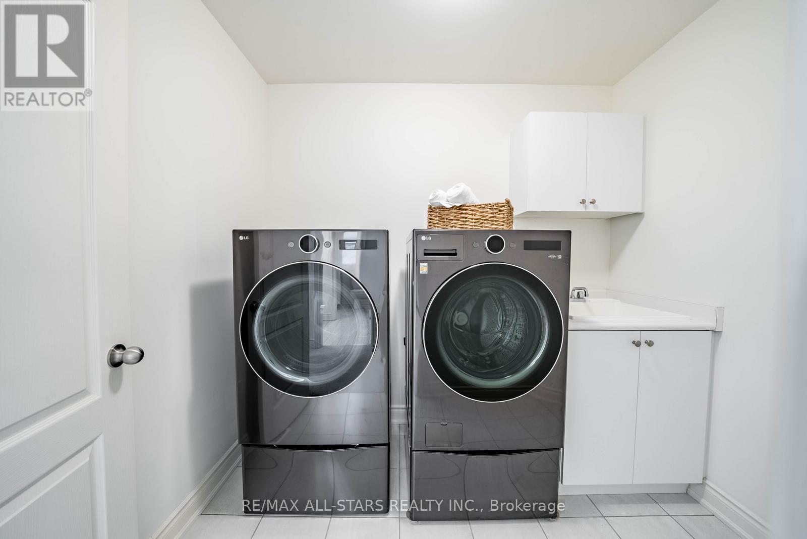 214 Fallharvest Way, Whitchurch-Stouffville, Ontario  L4A 5C2 - Photo 37 - N13000738