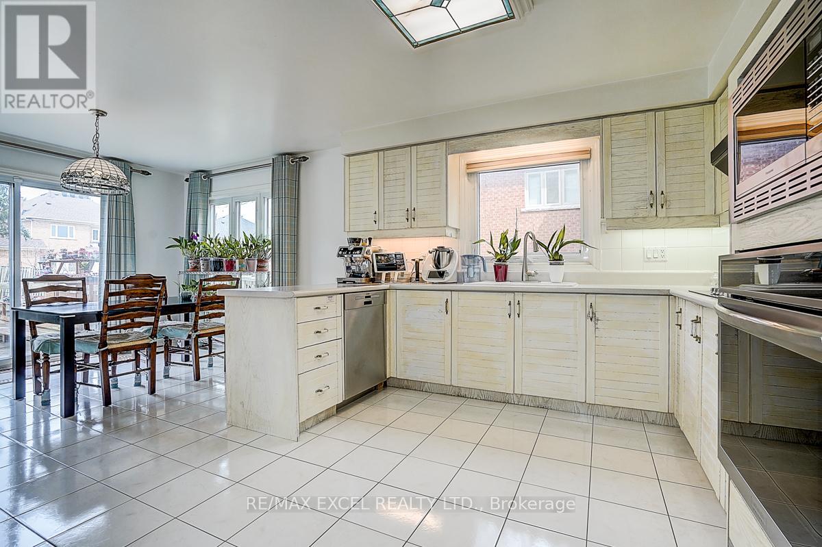 10 Brookshill Crescent, Richmond Hill, Ontario  L4B 3J1 - Photo 15 - N13000750