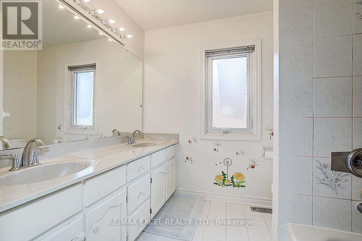 10 Brookshill Crescent, Richmond Hill, Ontario  L4B 3J1 - Photo 33 - N13000750