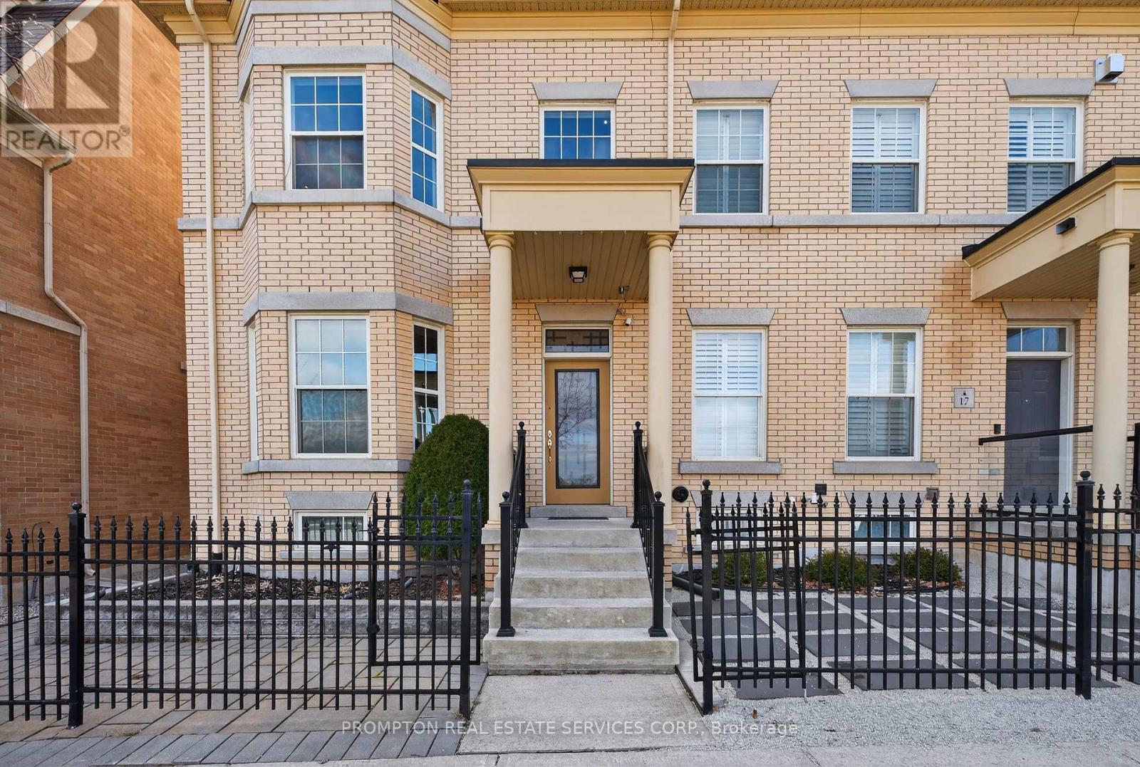 15 Donald Buttress Boulevard E, Markham, Ontario  L6C 0J8 - Photo 3 - N13000786