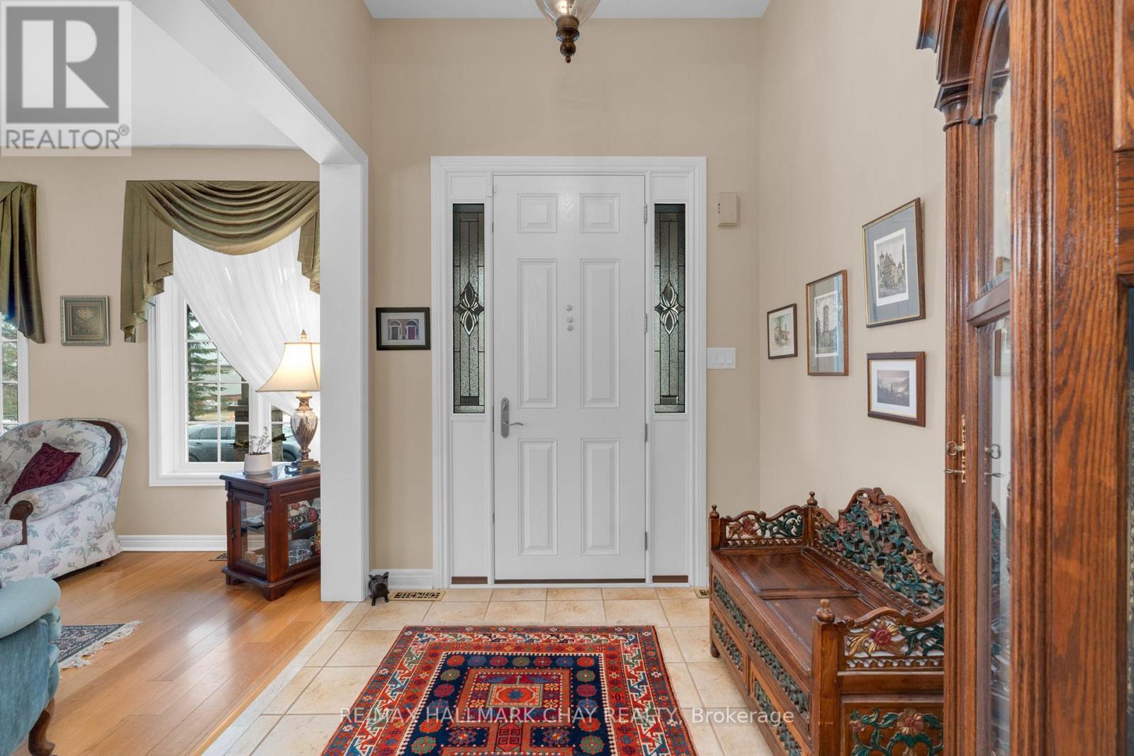 6 Oakmont Avenue, Oro-Medonte, Ontario  L0L 2L0 - Photo 4 - S13000788