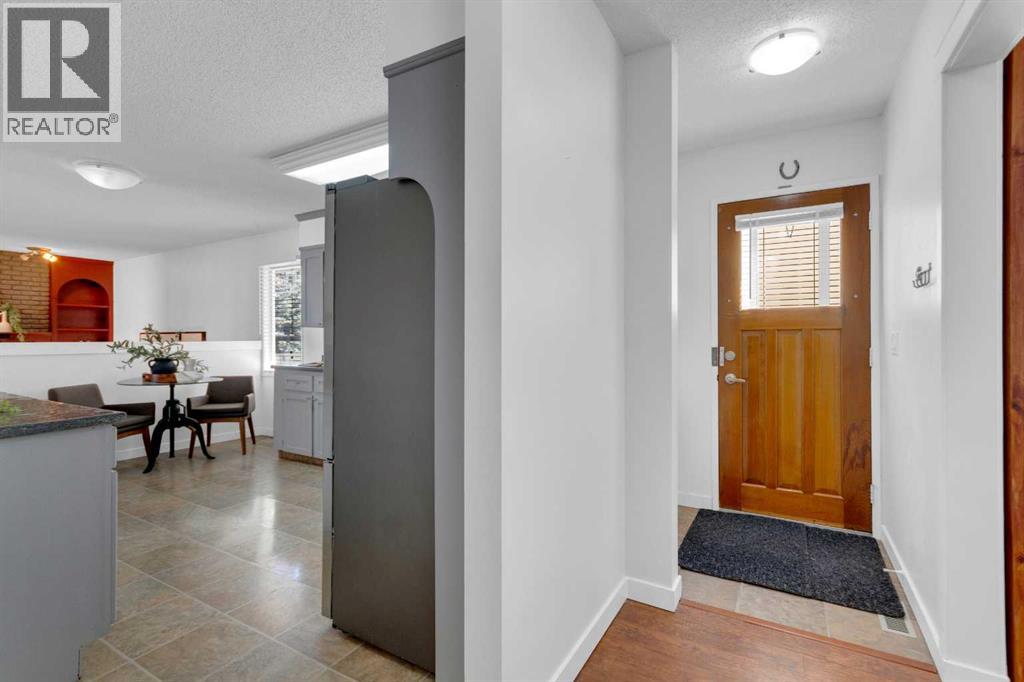 11 Woodfield Crescent Sw, Calgary, Alberta  T2W 3W2 - Photo 9 - A2297551