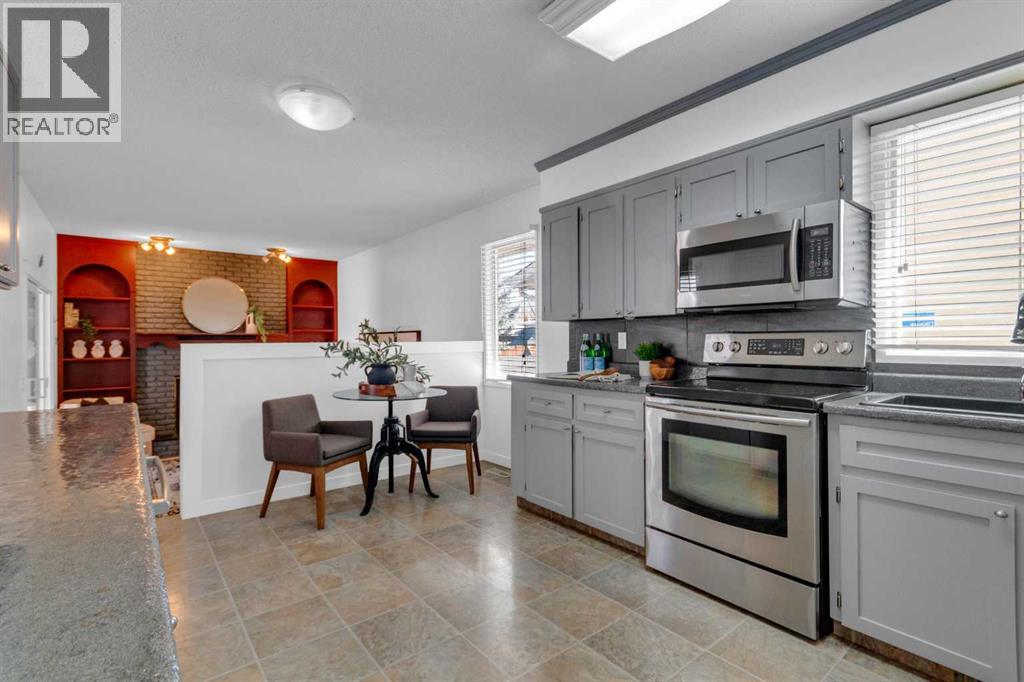 11 Woodfield Crescent Sw, Calgary, Alberta  T2W 3W2 - Photo 10 - A2297551