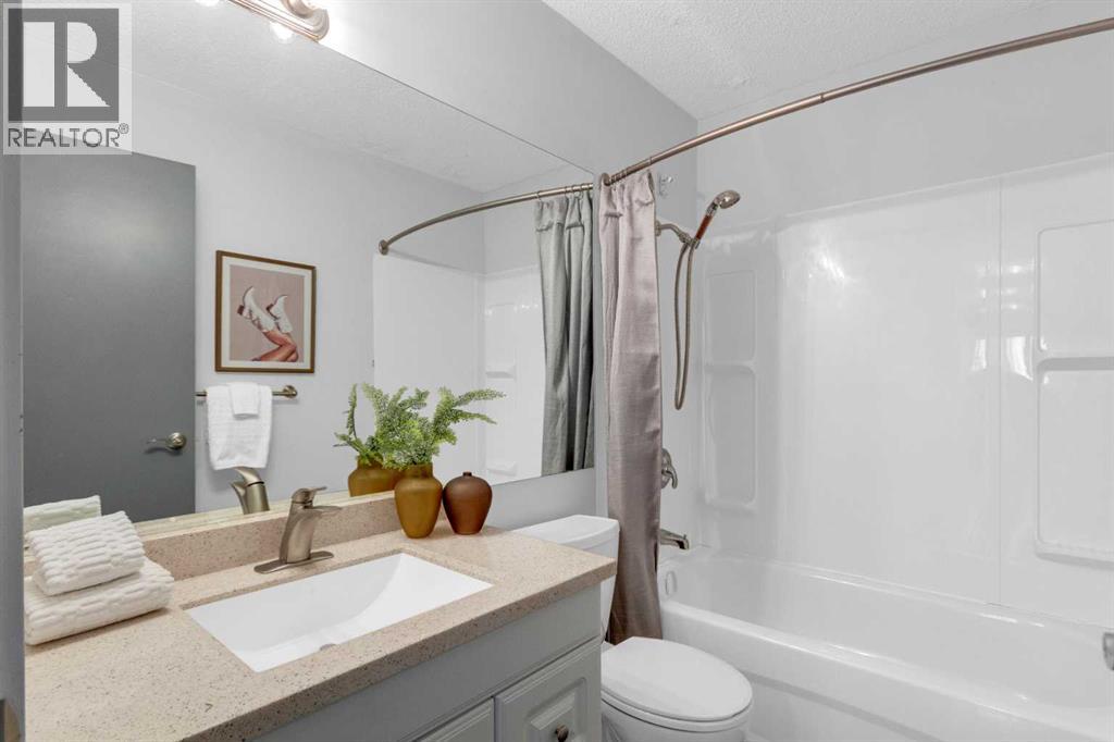 11 Woodfield Crescent Sw, Calgary, Alberta  T2W 3W2 - Photo 25 - A2297551