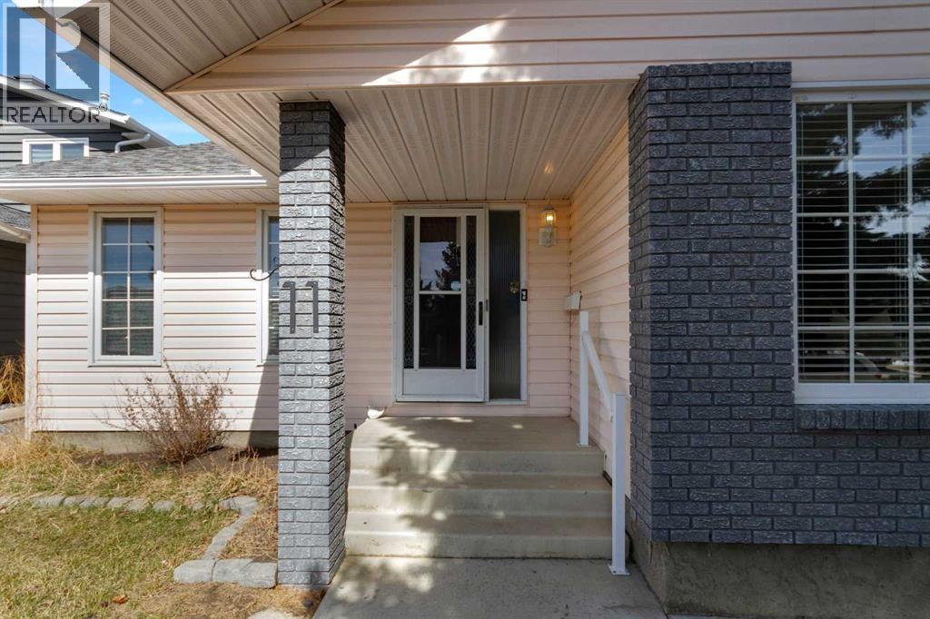 11 Woodfield Crescent Sw, Calgary, Alberta  T2W 3W2 - Photo 3 - A2297551