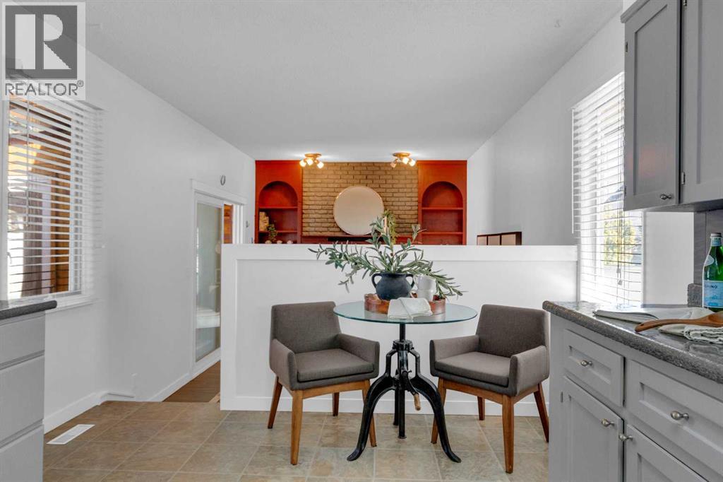 11 Woodfield Crescent Sw, Calgary, Alberta  T2W 3W2 - Photo 11 - A2297551