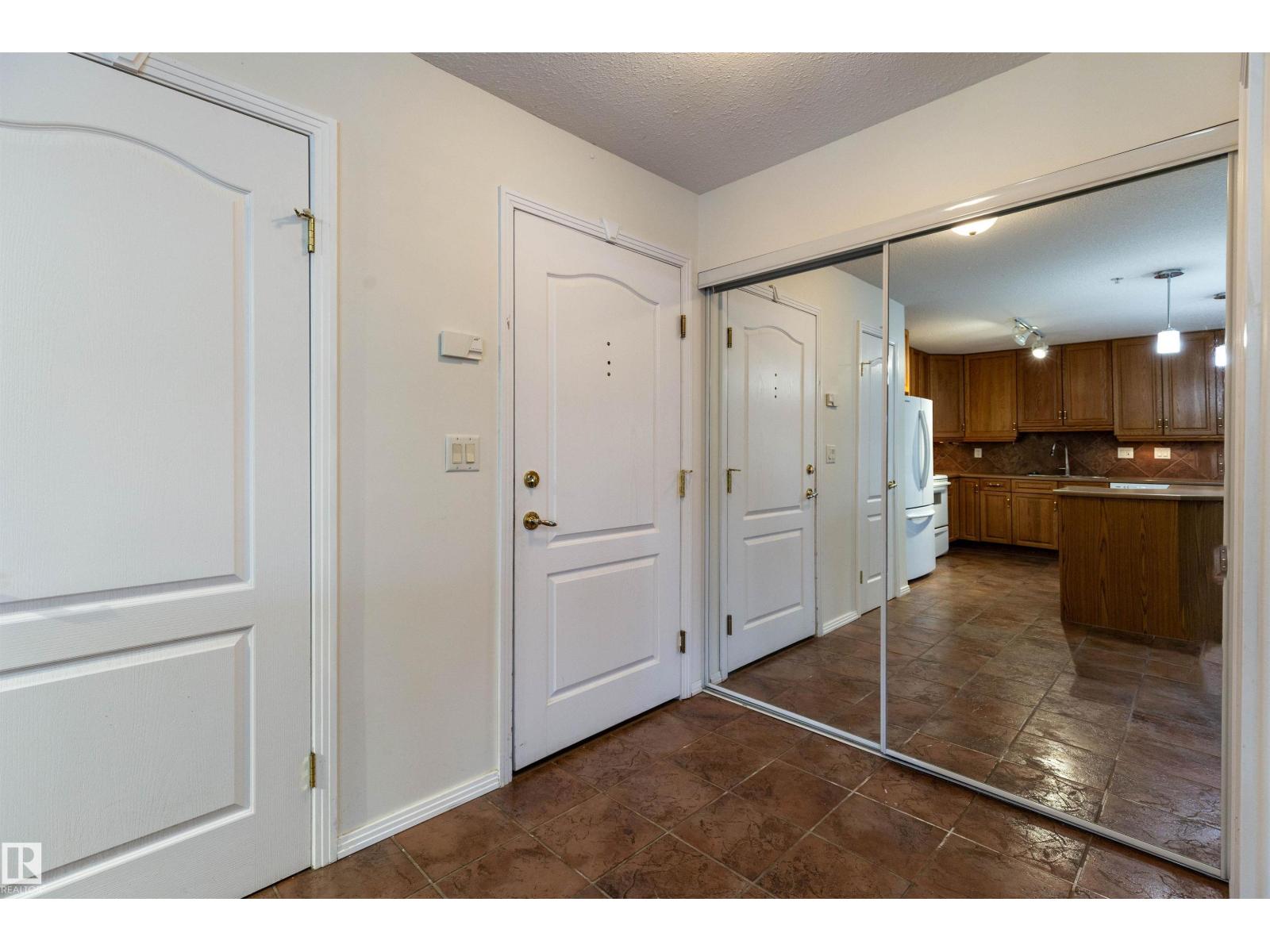 #105 8912 156 St Nw, Edmonton, Alberta  T5R 5Z2 - Photo 2 - E4482305