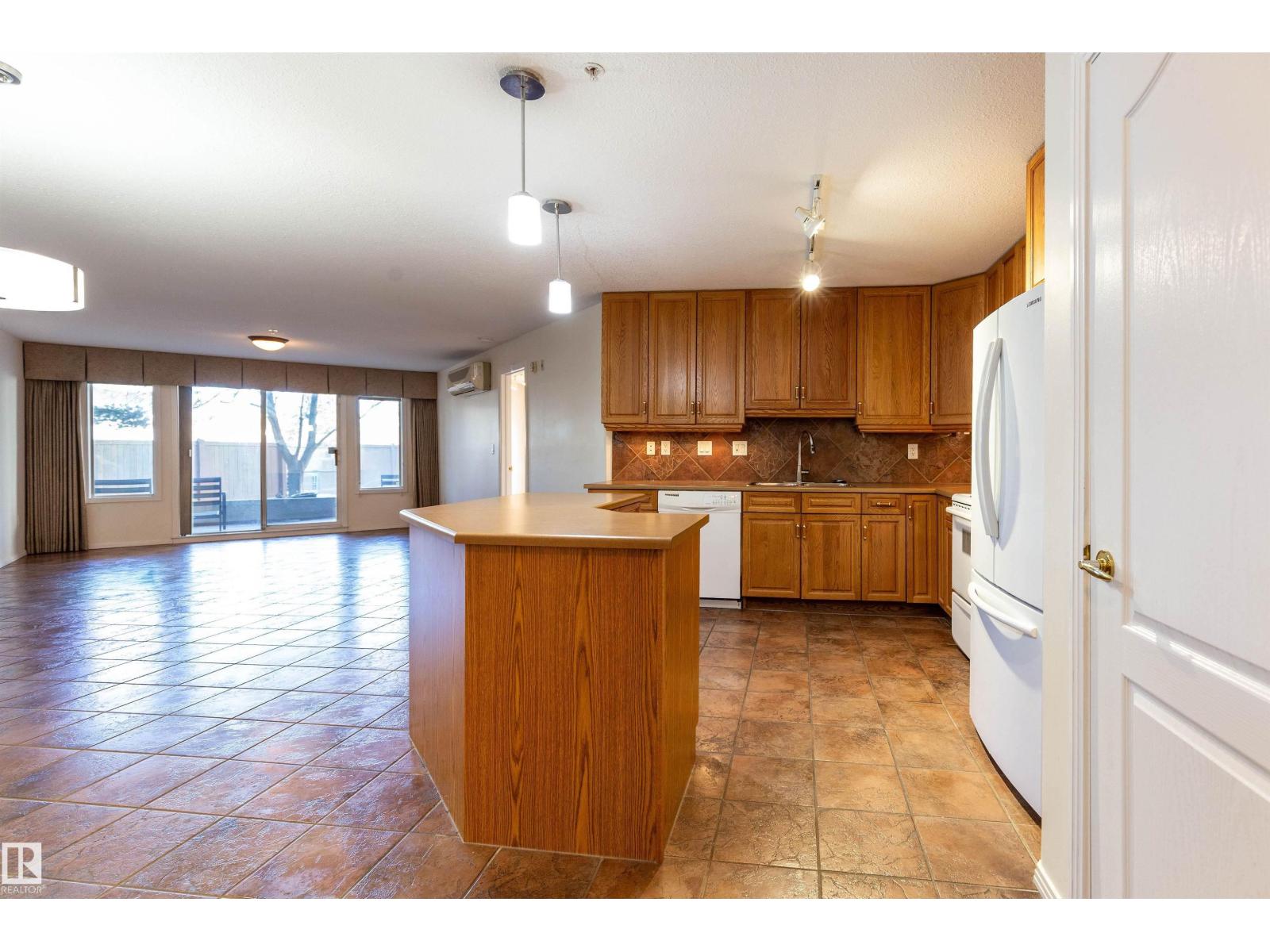 #105 8912 156 St Nw, Edmonton, Alberta  T5R 5Z2 - Photo 3 - E4482305