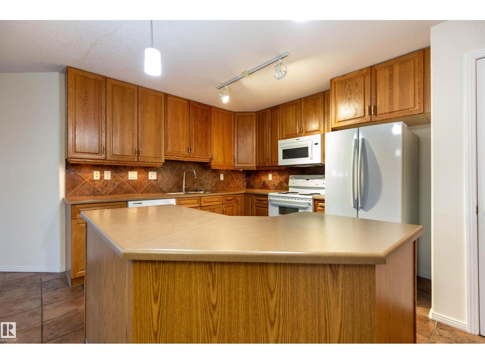 #105 8912 156 St Nw, Edmonton, Alberta  T5R 5Z2 - Photo 4 - E4482305