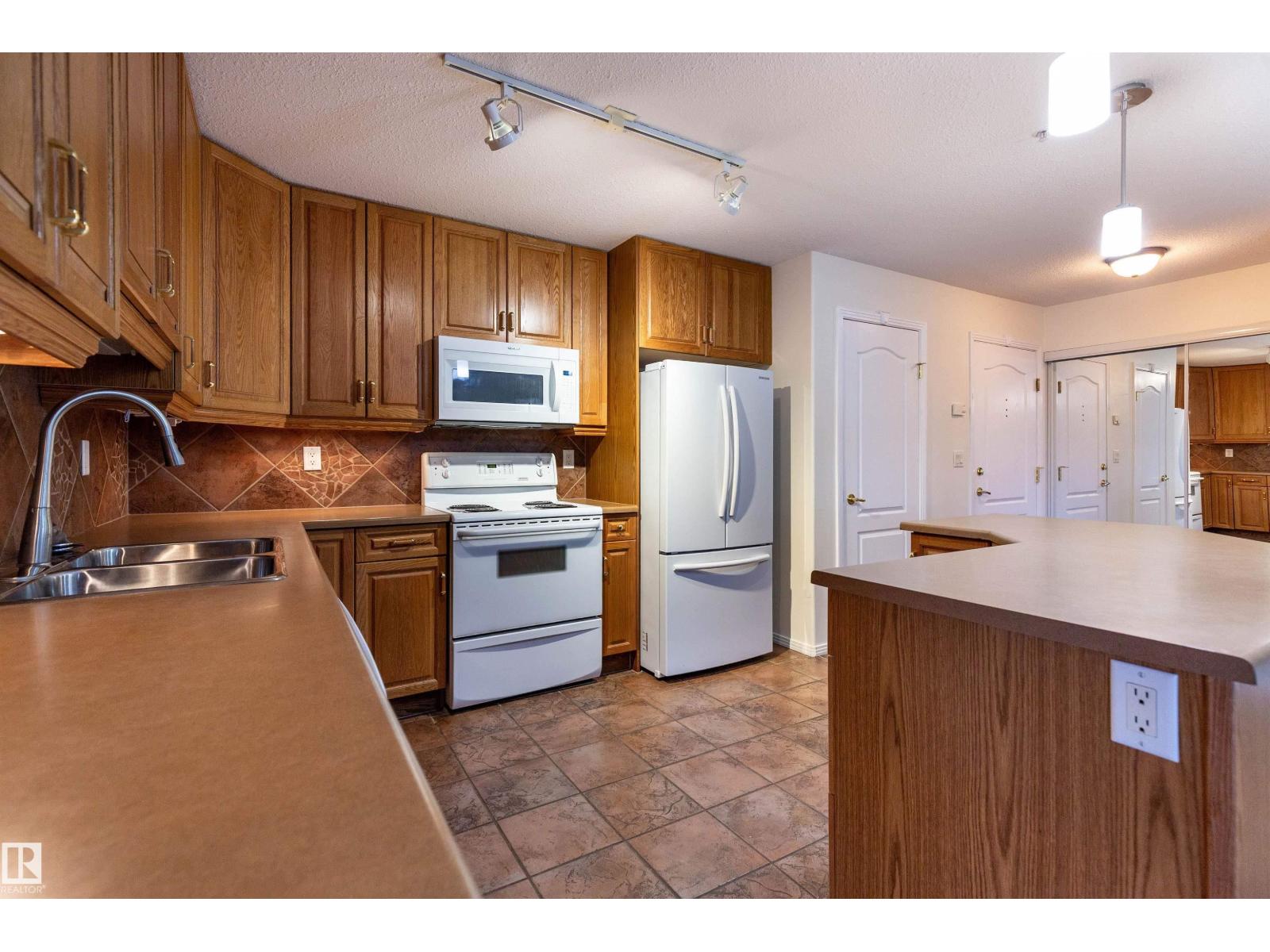 #105 8912 156 St Nw, Edmonton, Alberta  T5R 5Z2 - Photo 5 - E4482305