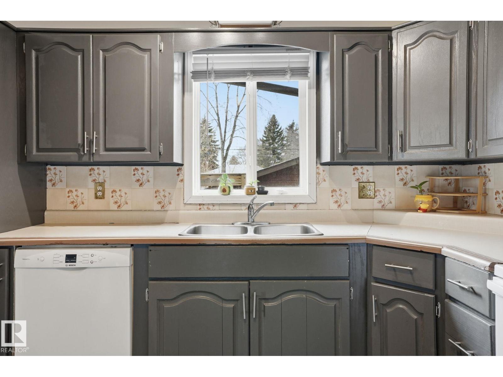 12340 St Albert Tr Nw, Edmonton, Alberta  T5L 4G8 - Photo 12 - E4482310