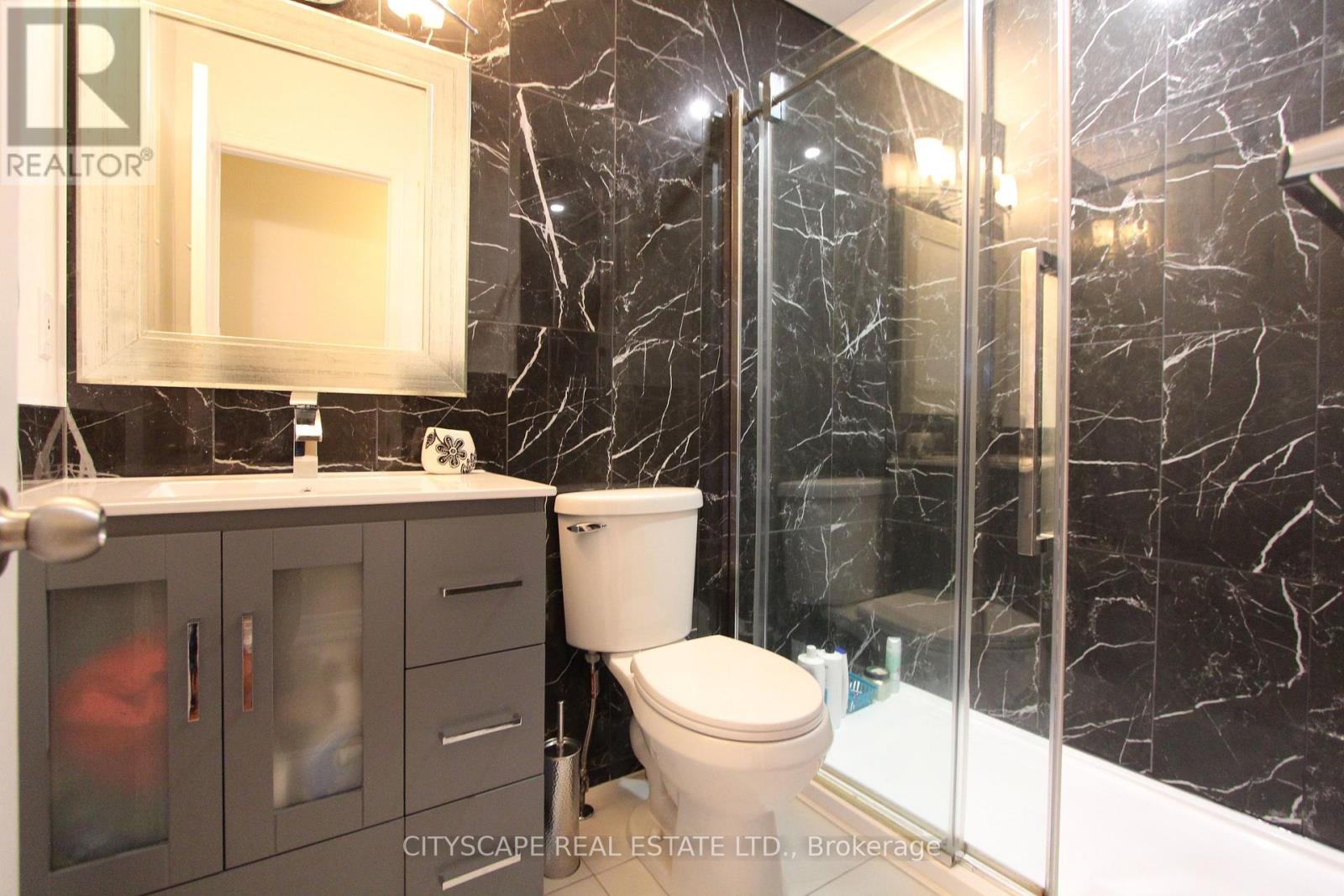 3162 Pearwood Place, Mississauga, Ontario  L5B 4H1 - Photo 12 - W13000654