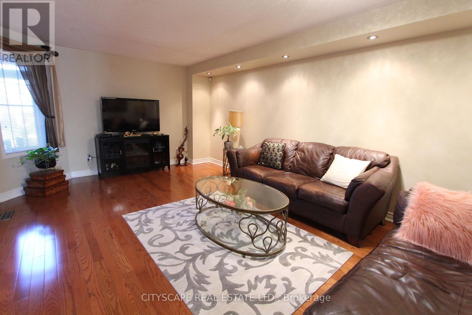 3162 Pearwood Place, Mississauga, Ontario  L5B 4H1 - Photo 4 - W13000654