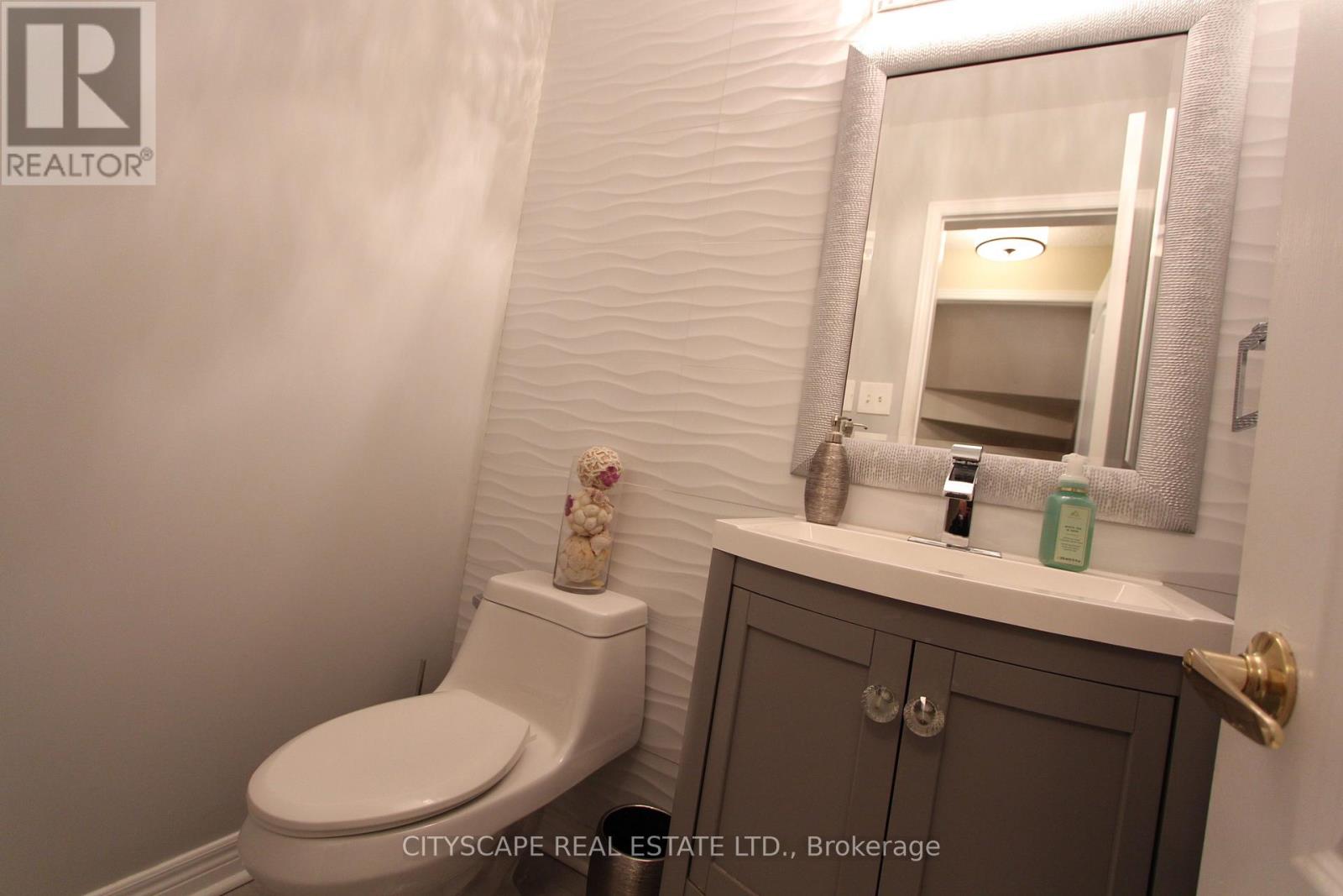 3162 Pearwood Place, Mississauga, Ontario  L5B 4H1 - Photo 6 - W13000654