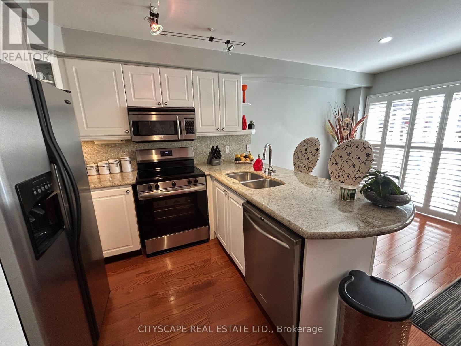 3162 Pearwood Place, Mississauga, Ontario  L5B 4H1 - Photo 7 - W13000654